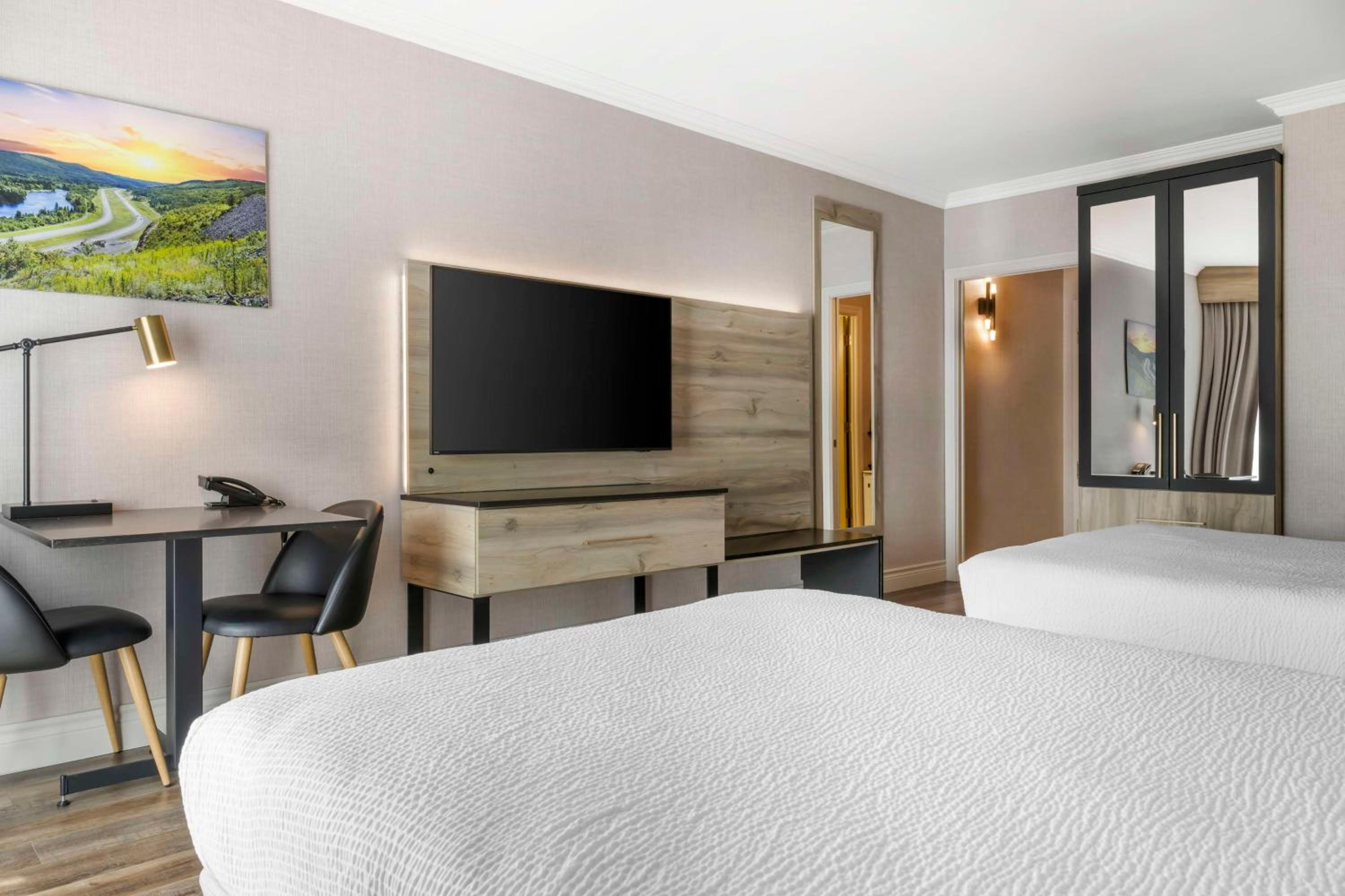 King Suite with Two King Beds and Sofa Bed - Non-Smoking - Photo 1