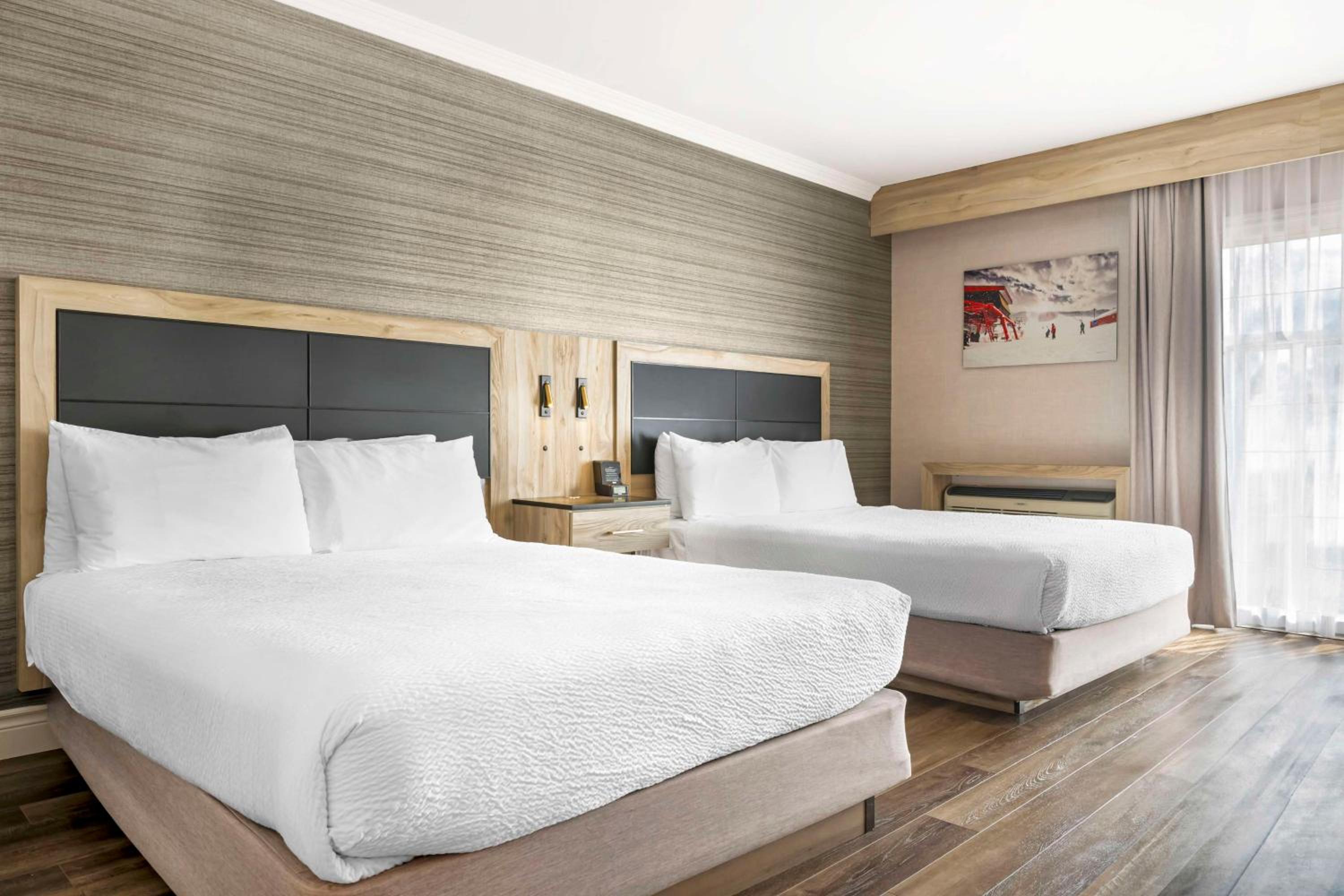 Queen Room with Two Queen Beds and Bath Tub - Parking in Front of the Room/Mobility Accessible photo 2