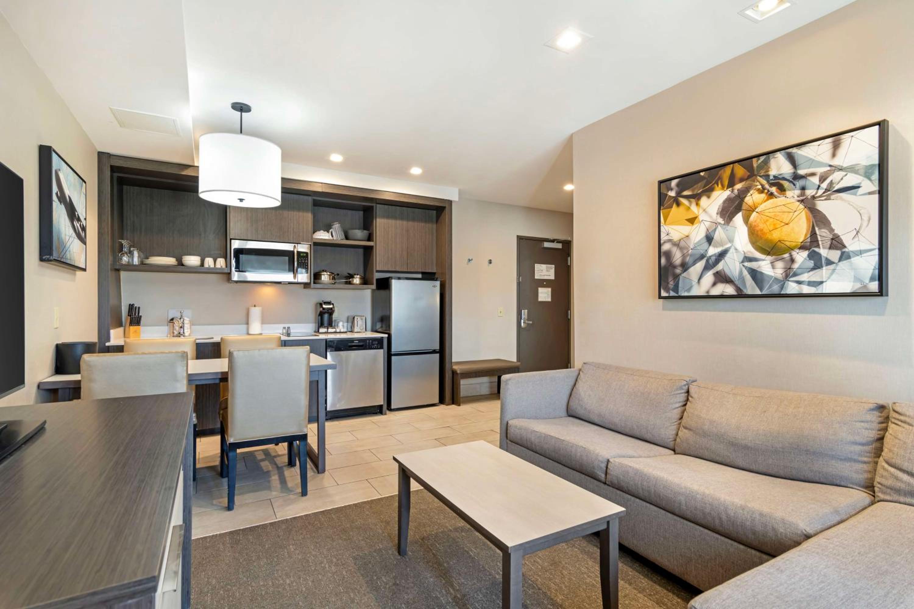 Queen Suite with Two Queen Beds and Sofa Bed - Photo 1