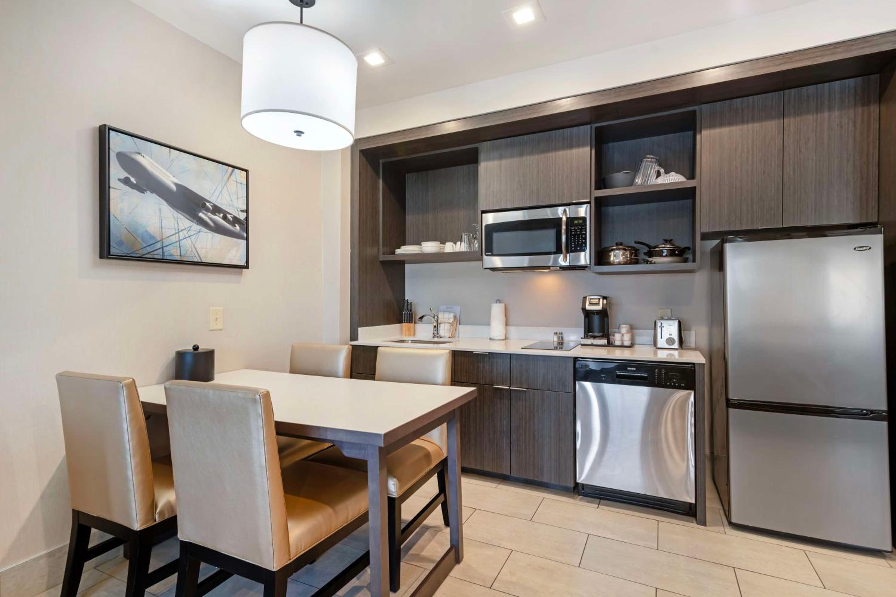 King Suite With Balcony - Photo 6