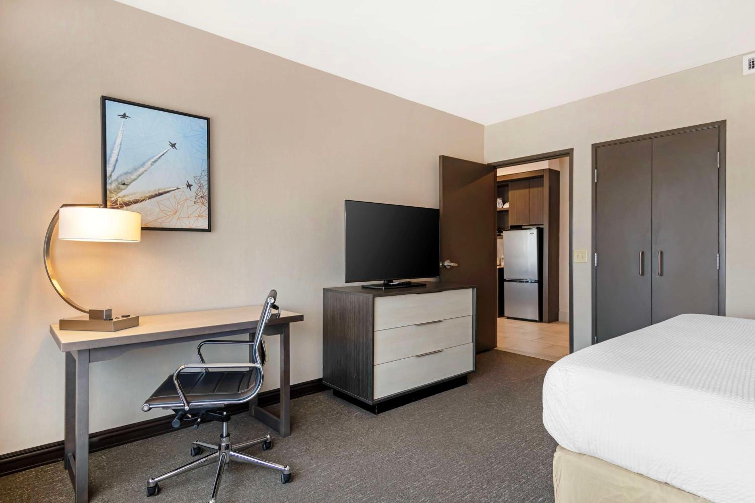 King Suite With Balcony - Photo 5