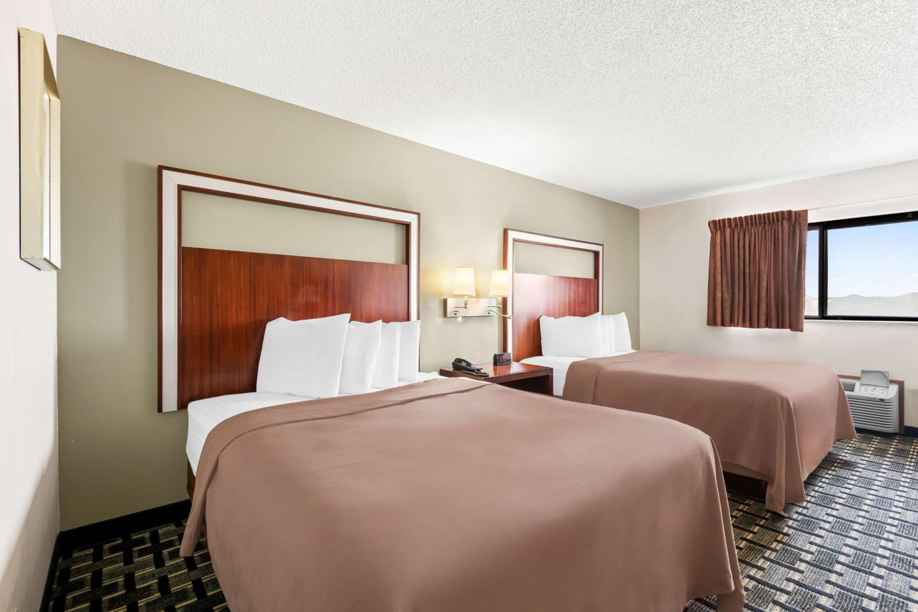 Queen Room with Two Queen Beds - Non-Smoking - Photo 1