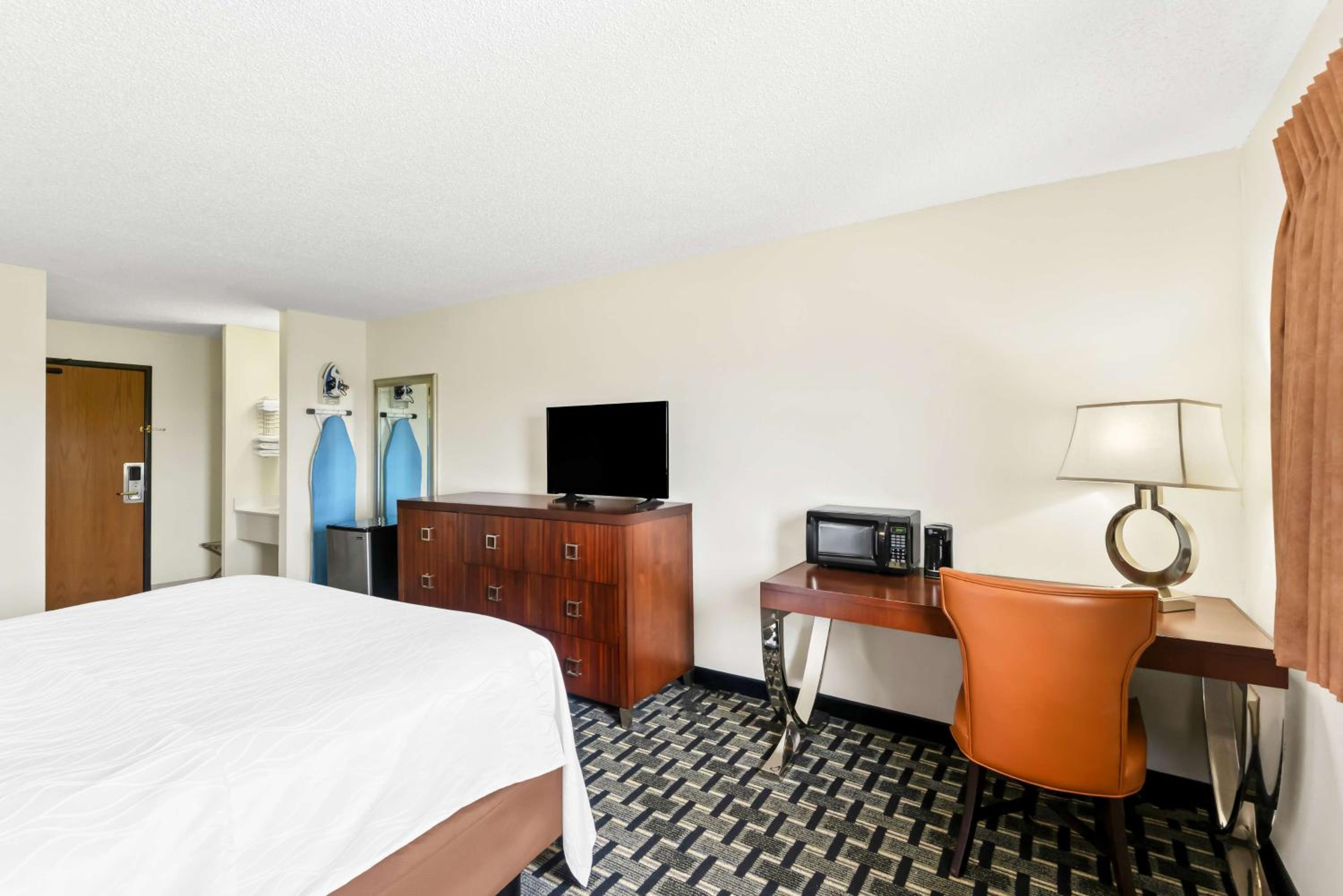 King Room - Non Smoking - Photo 4