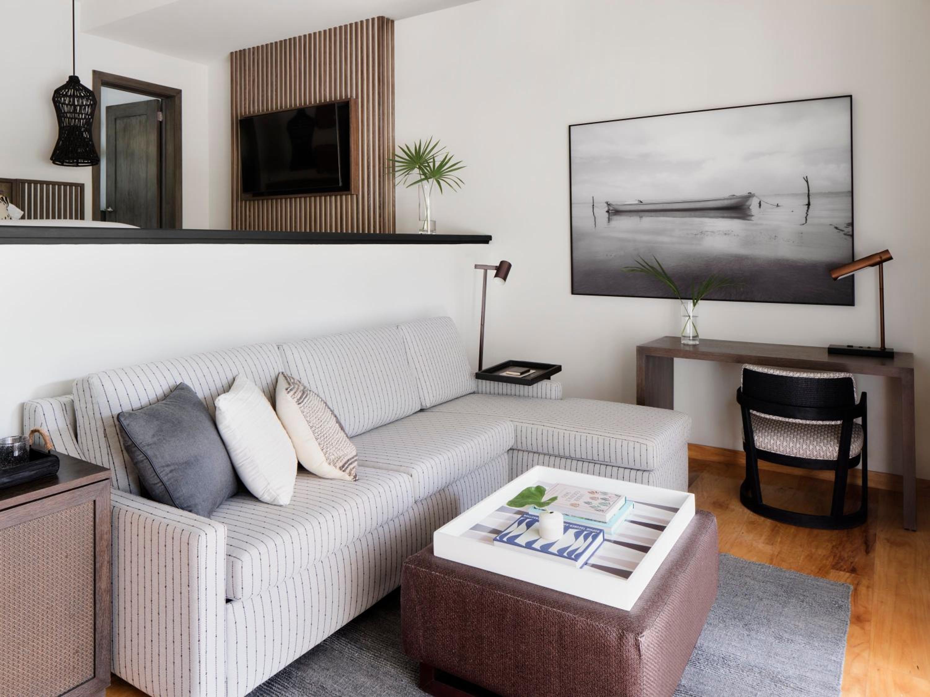 One-Bedroom Bungalow with Canopy View