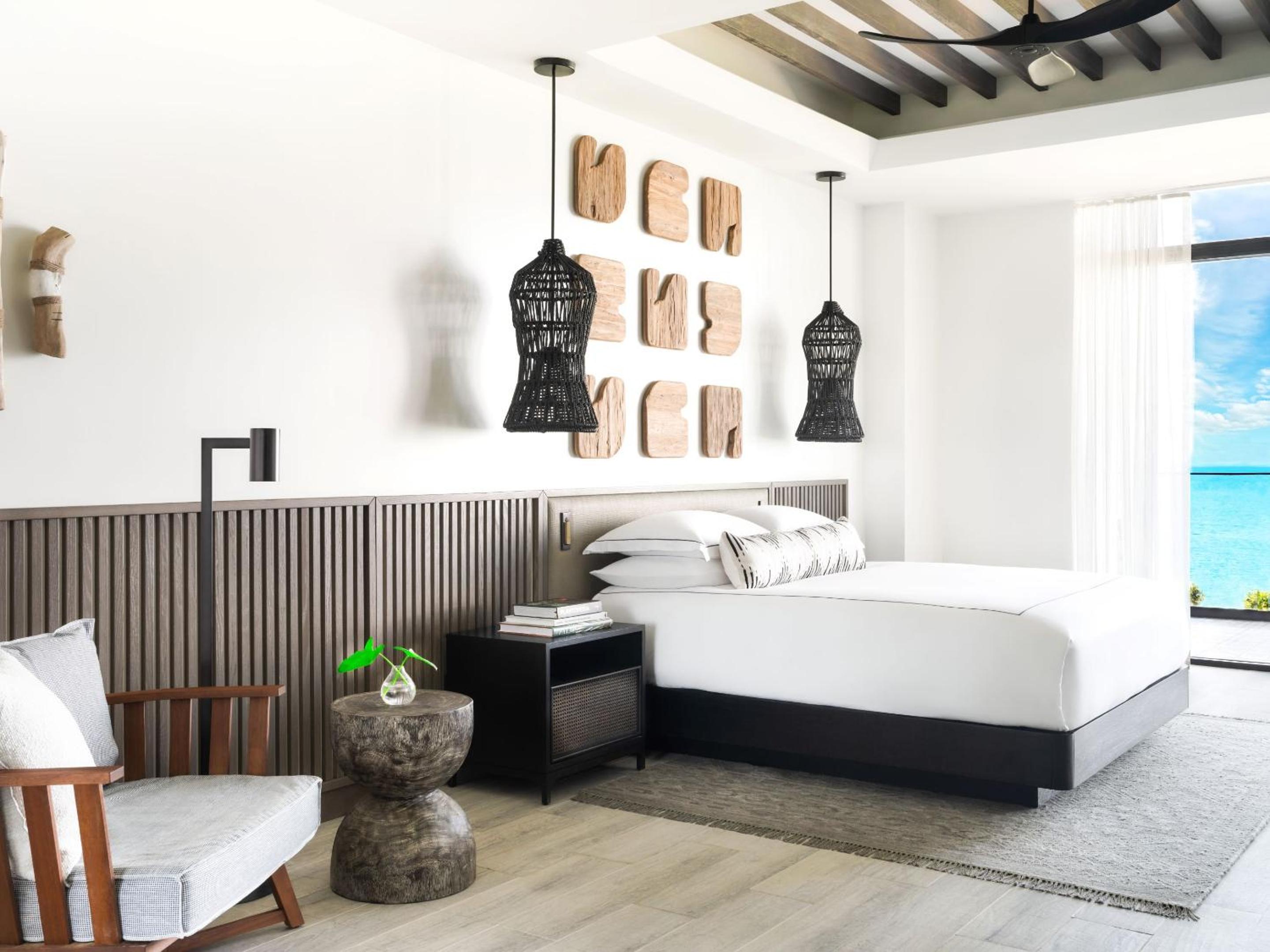 Suite with One King Bed and Plunge Pool (Non Smoking) photo 1