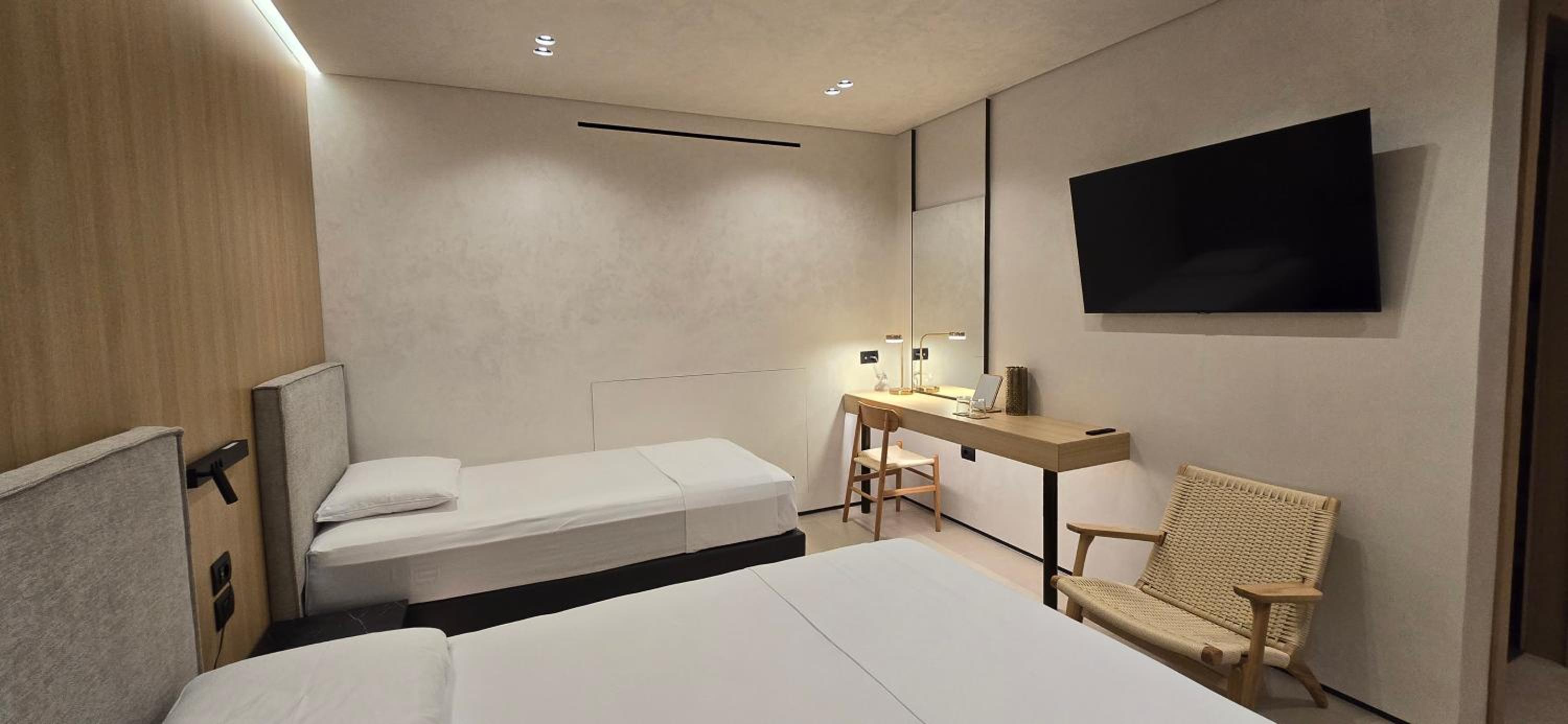 Deluxe Triple Room photo 2