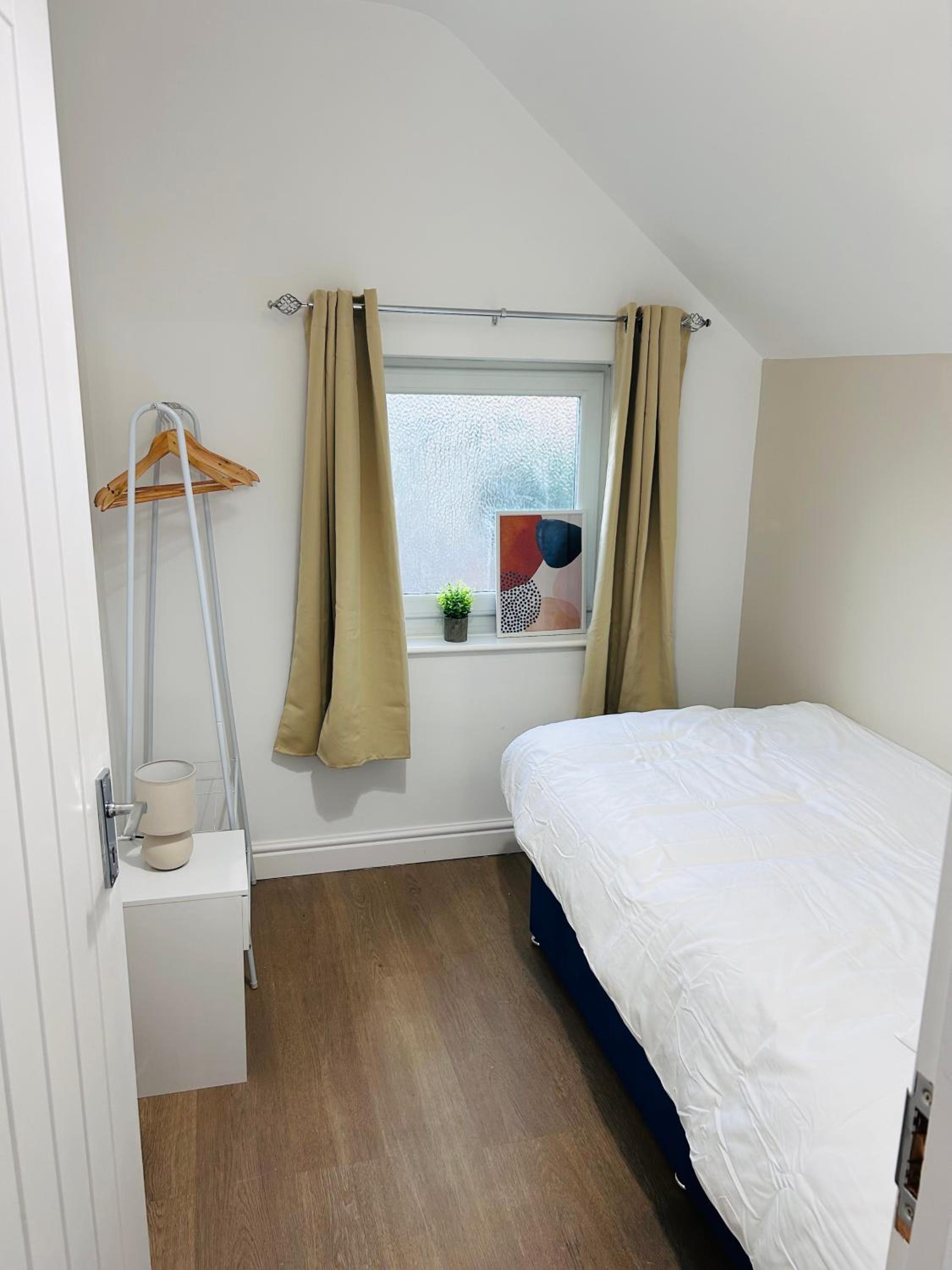 Three-Bedroom House photo 3