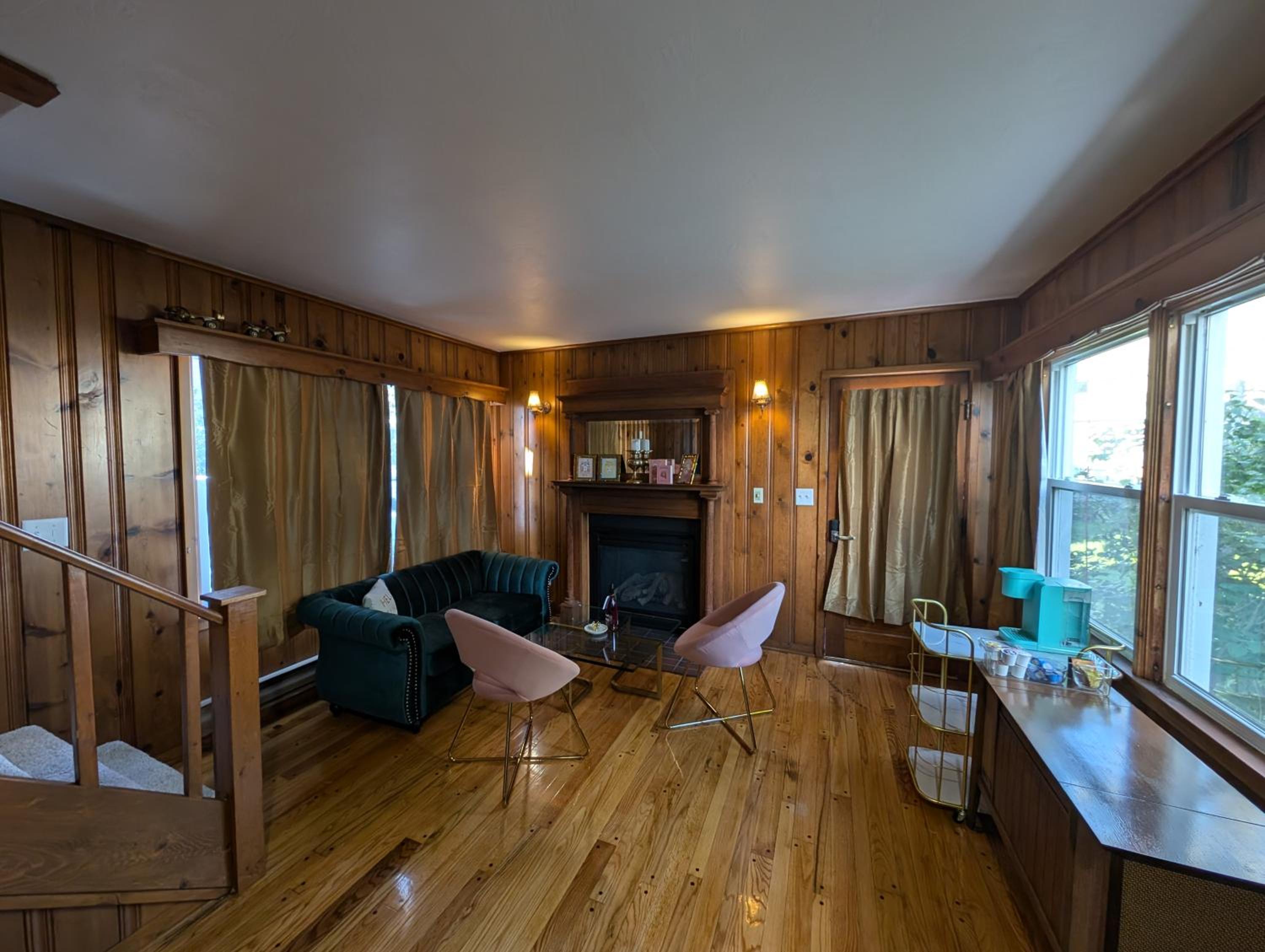 Deluxe King Suite photo 2