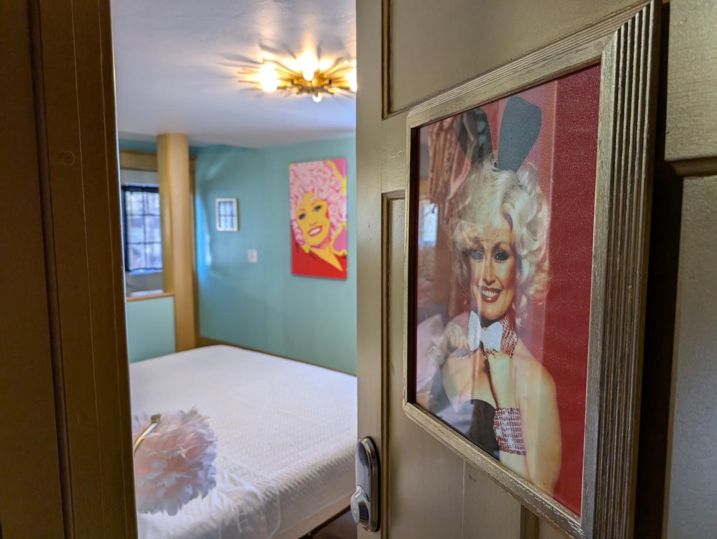 Deluxe King Suite photo 1