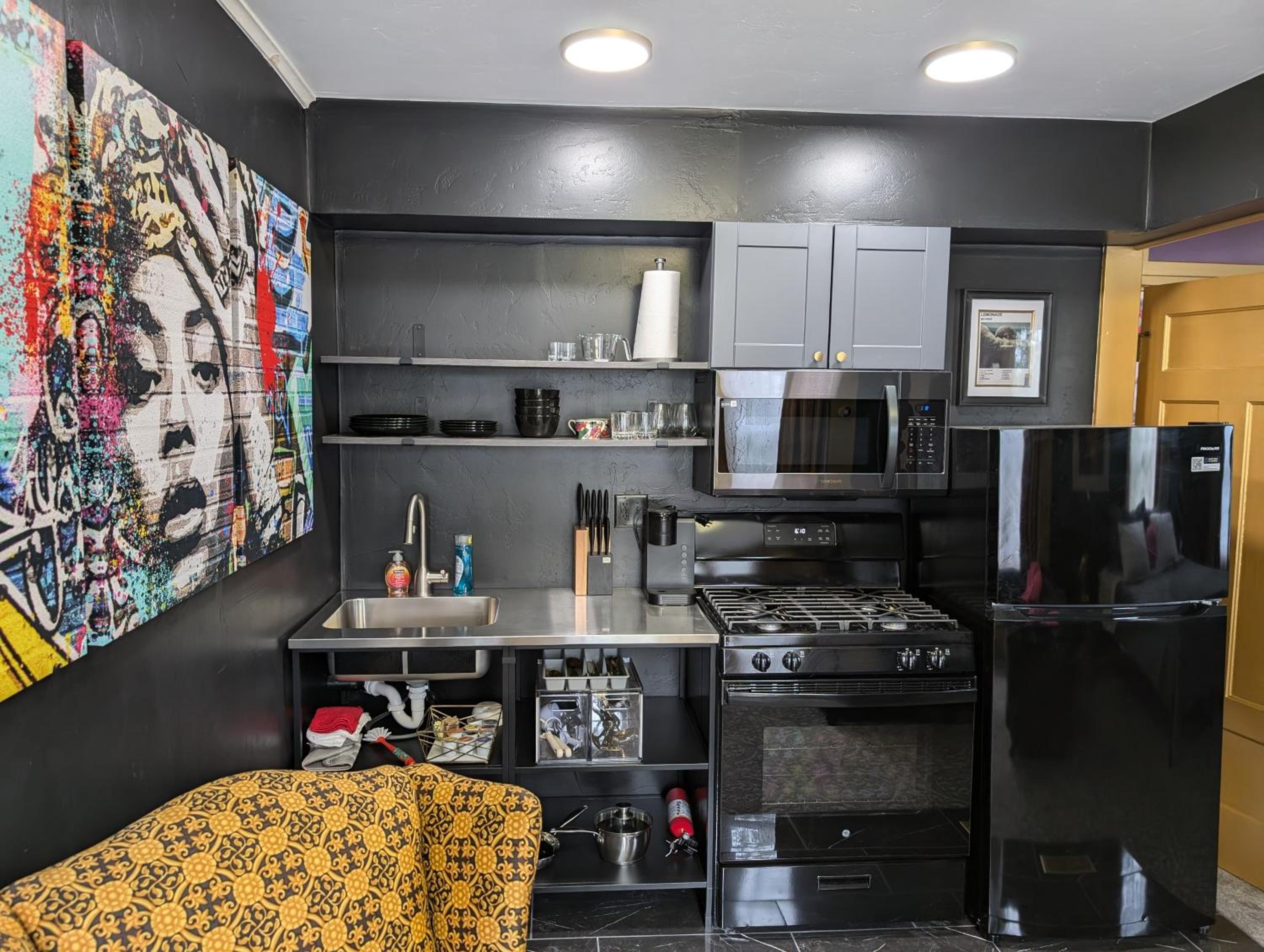 Deluxe King Suite photo 3