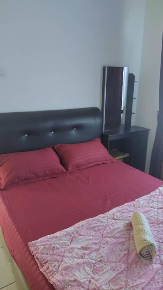 Three-Bedroom House photo 3