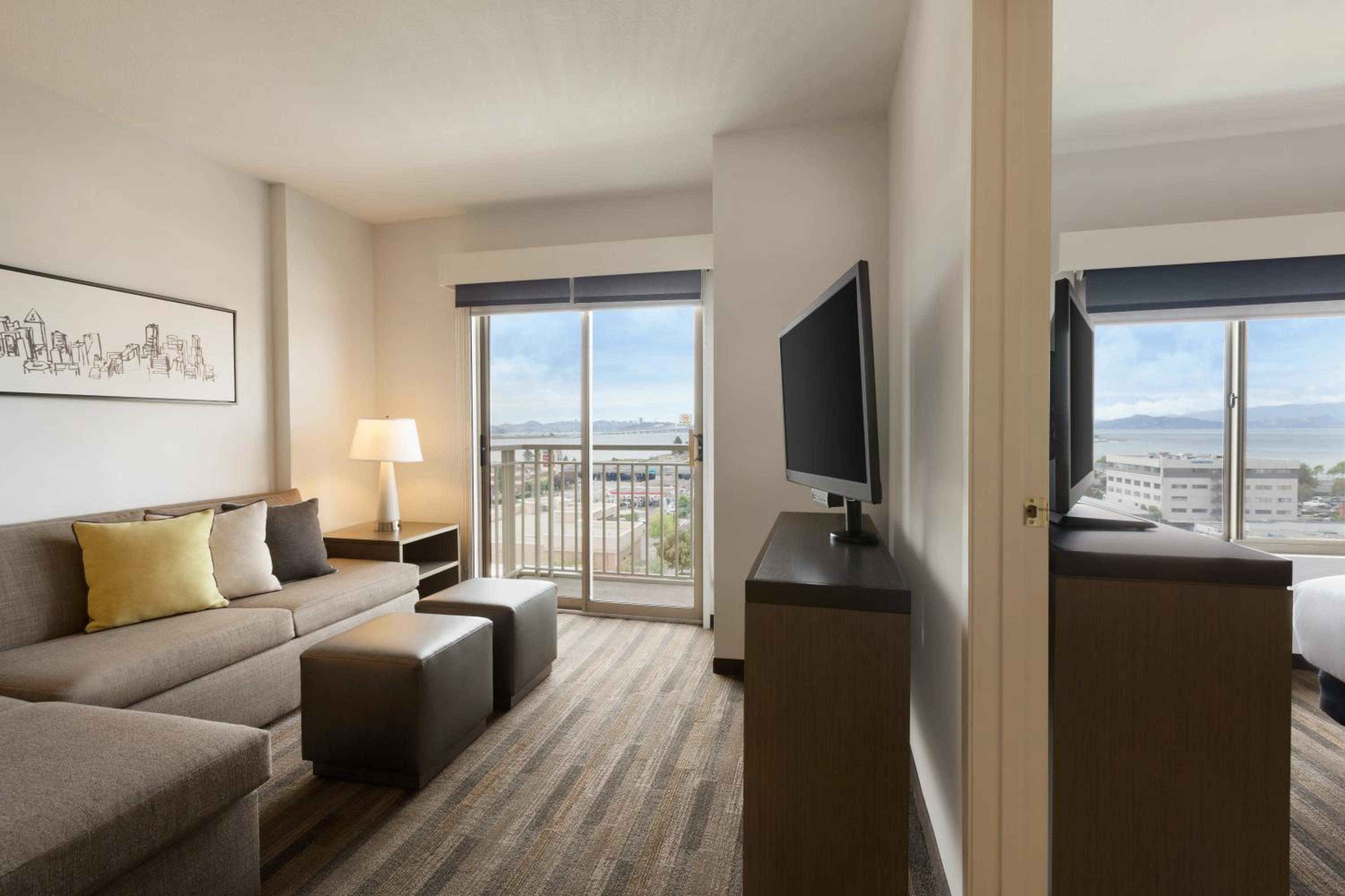 One-Bedroom King Suite with Bay View - Photo 8