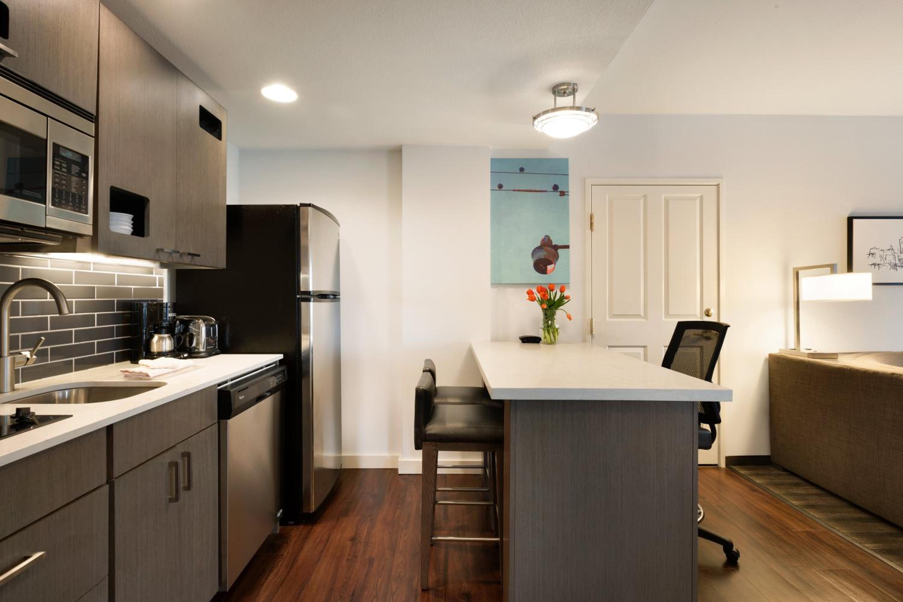 One-Bedroom King Suite - Photo 8