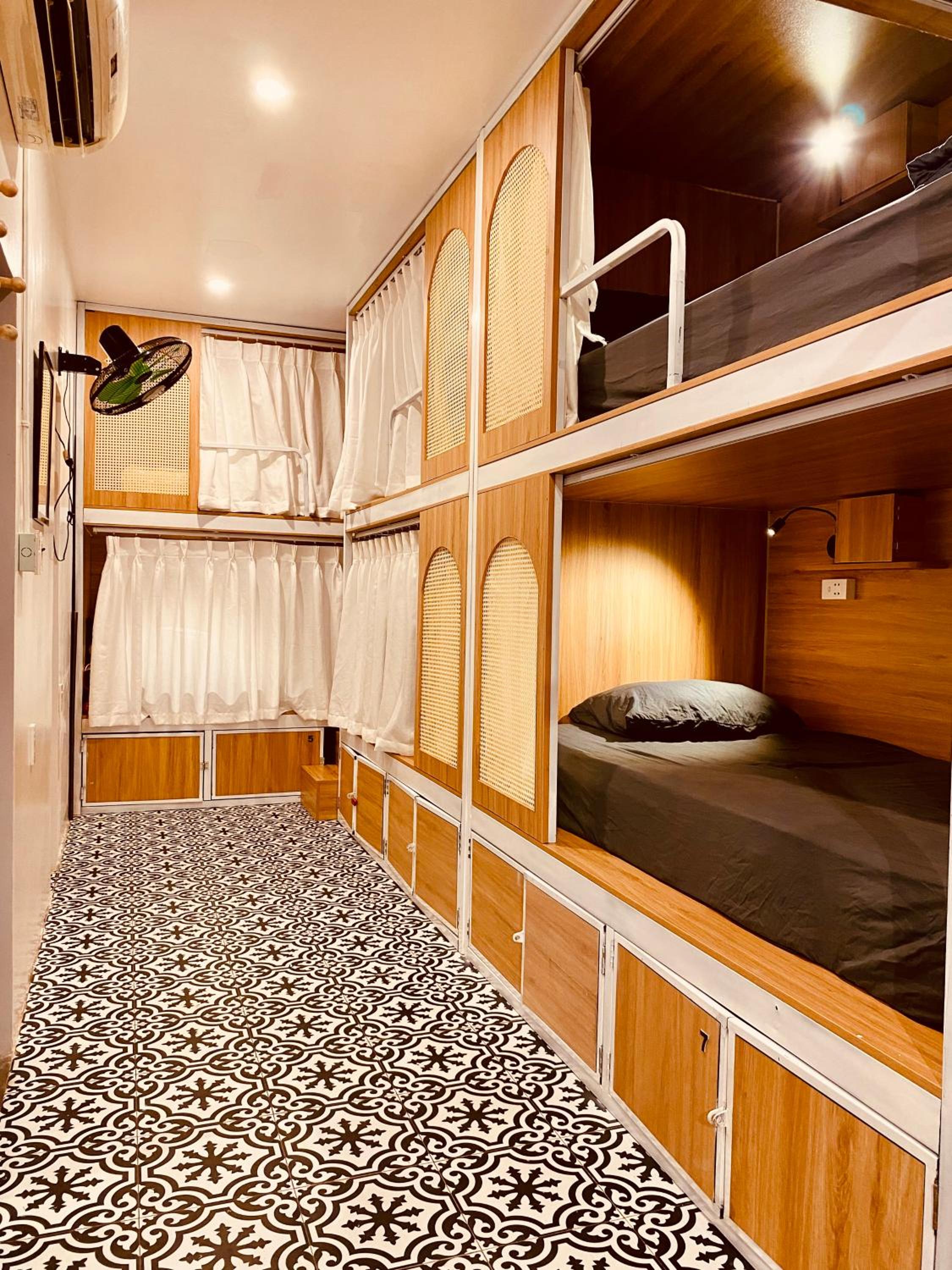 Bed in 8-Bed Mixed Dormitory Room photo 1