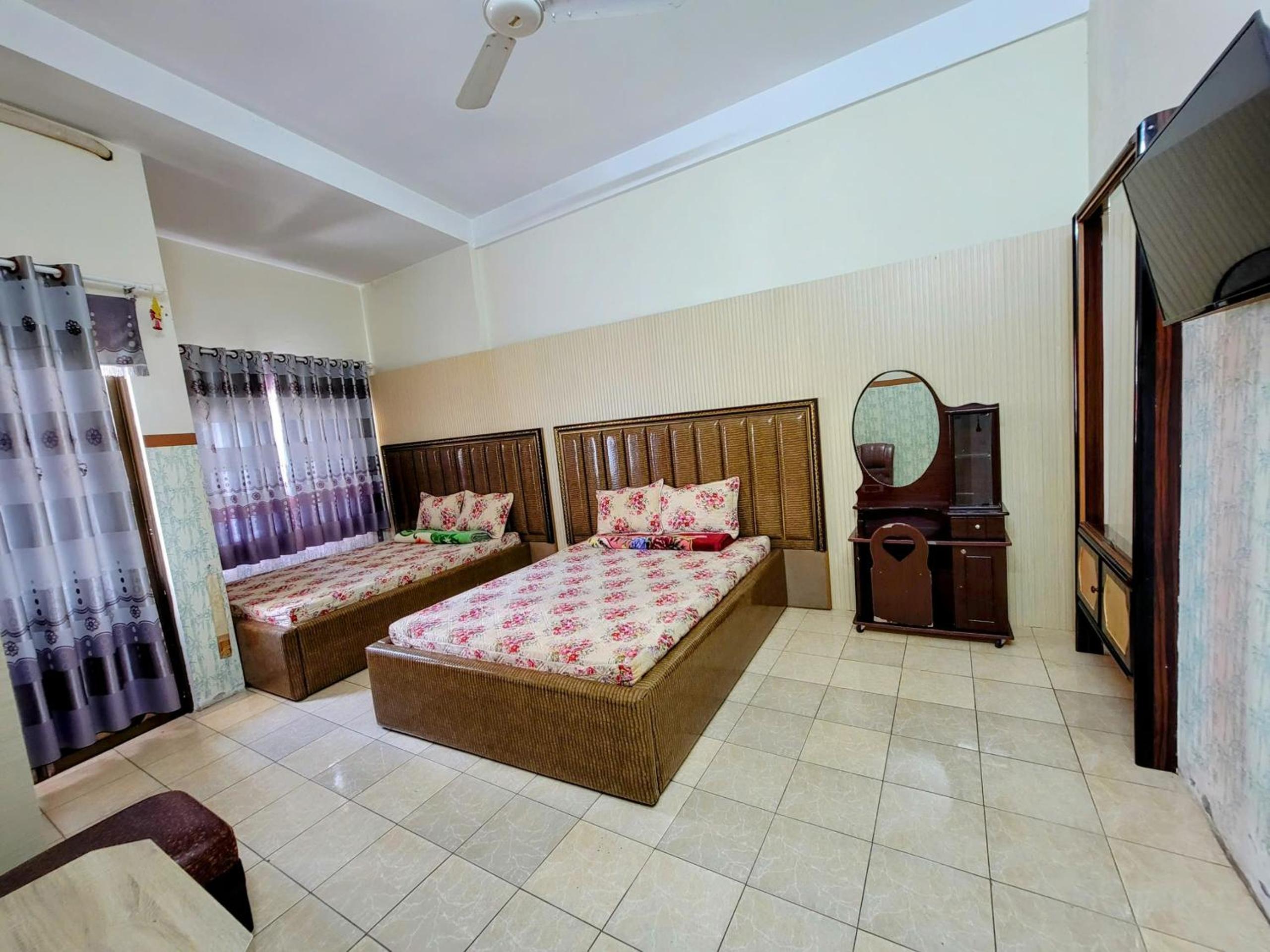 Double Room with Two Double Beds - Photo 30