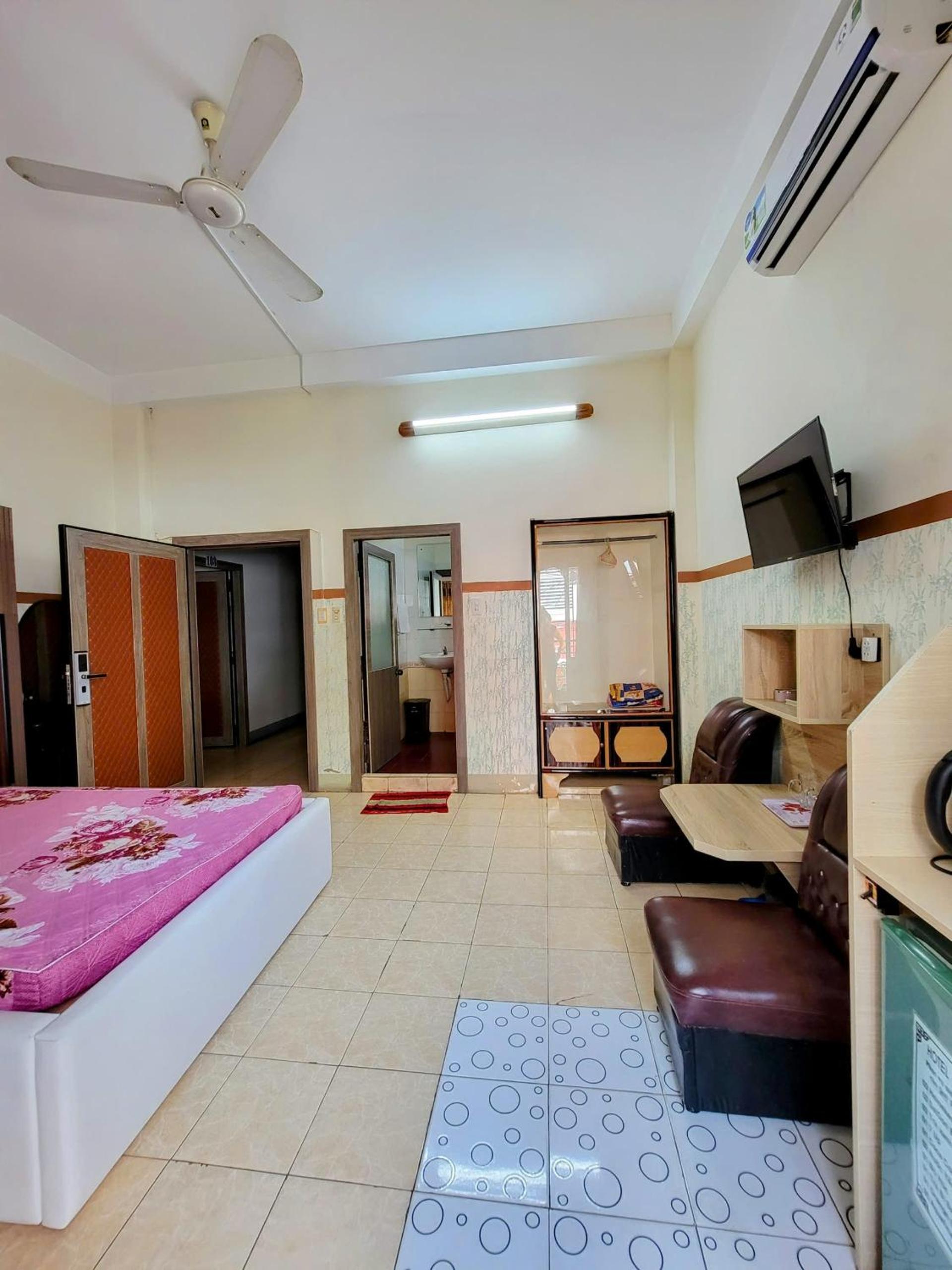Double Room with Two Double Beds - Photo 3