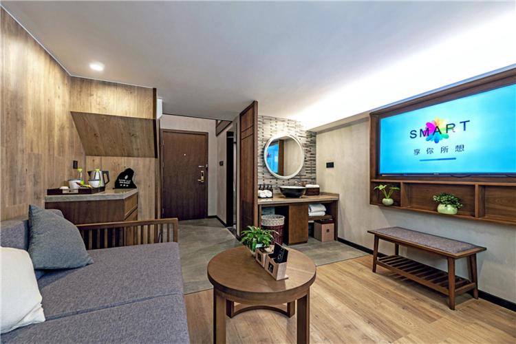 Deluxe Suite with 3D Cinema photo 2