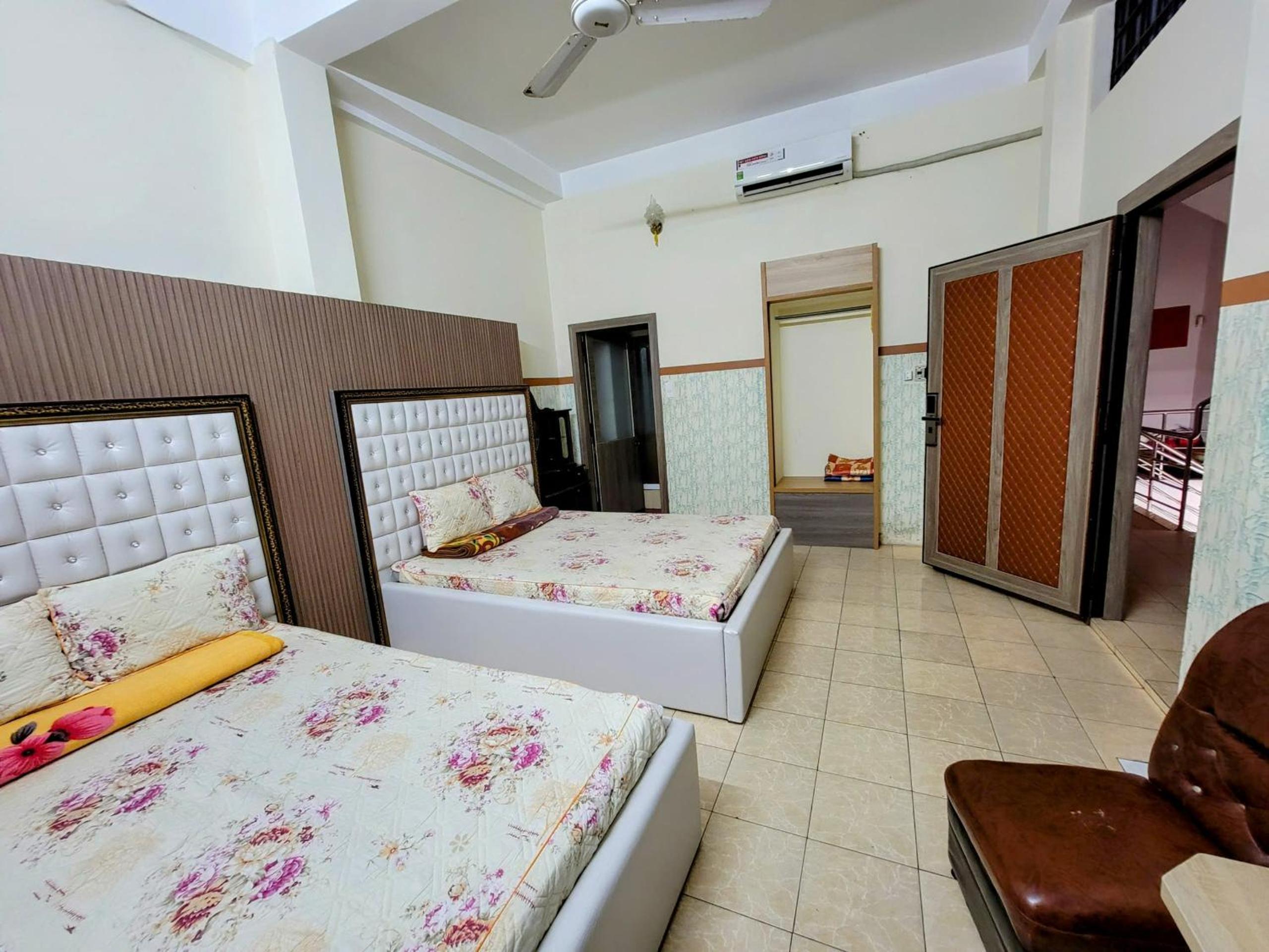 Double Room with Two Double Beds - Photo 13