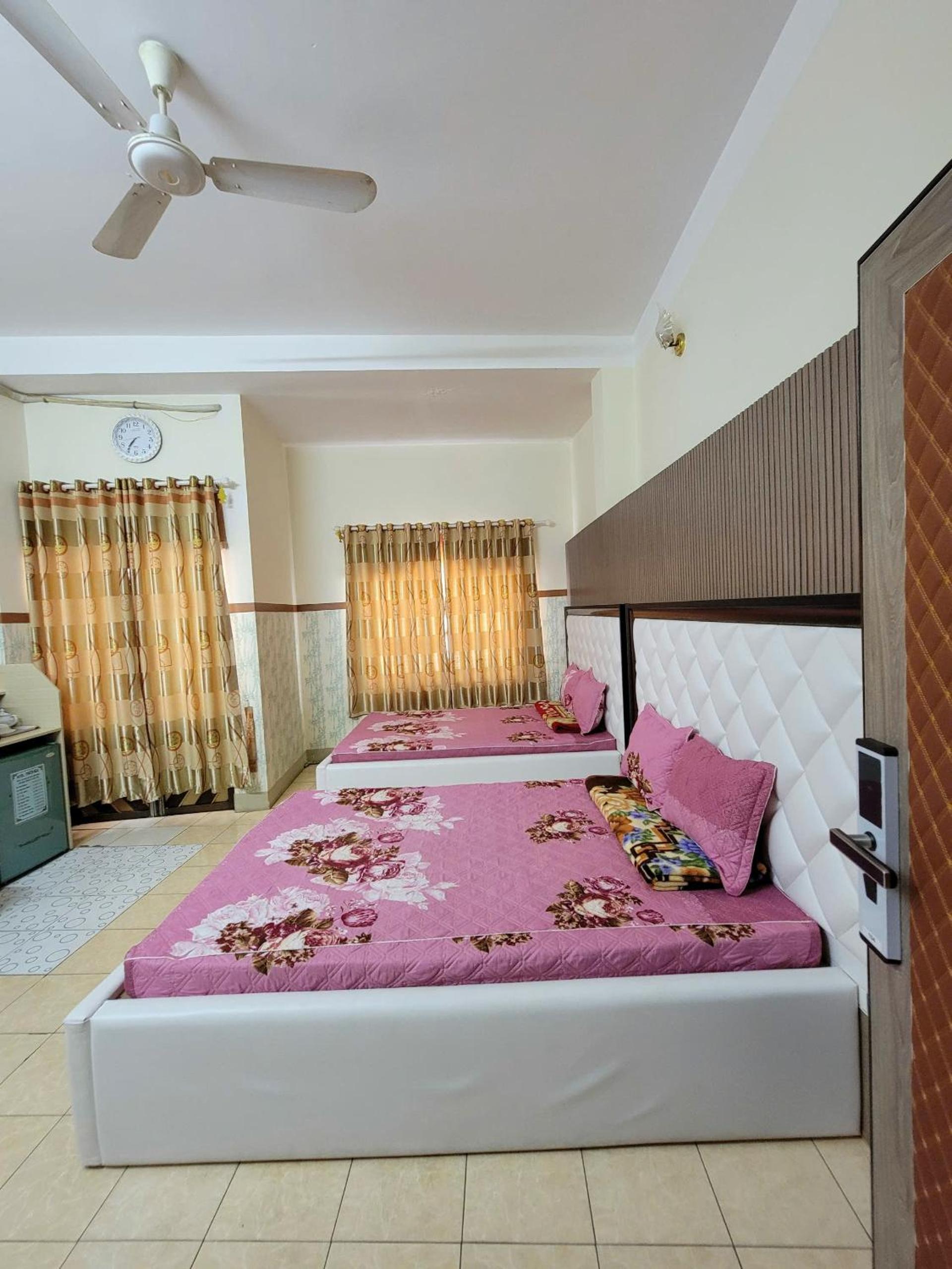 Double Room with Two Double Beds - Photo 16