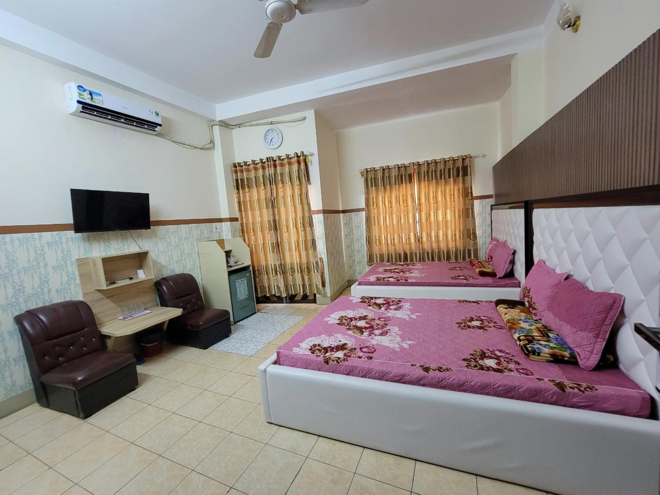 Double Room with Two Double Beds - Photo 17