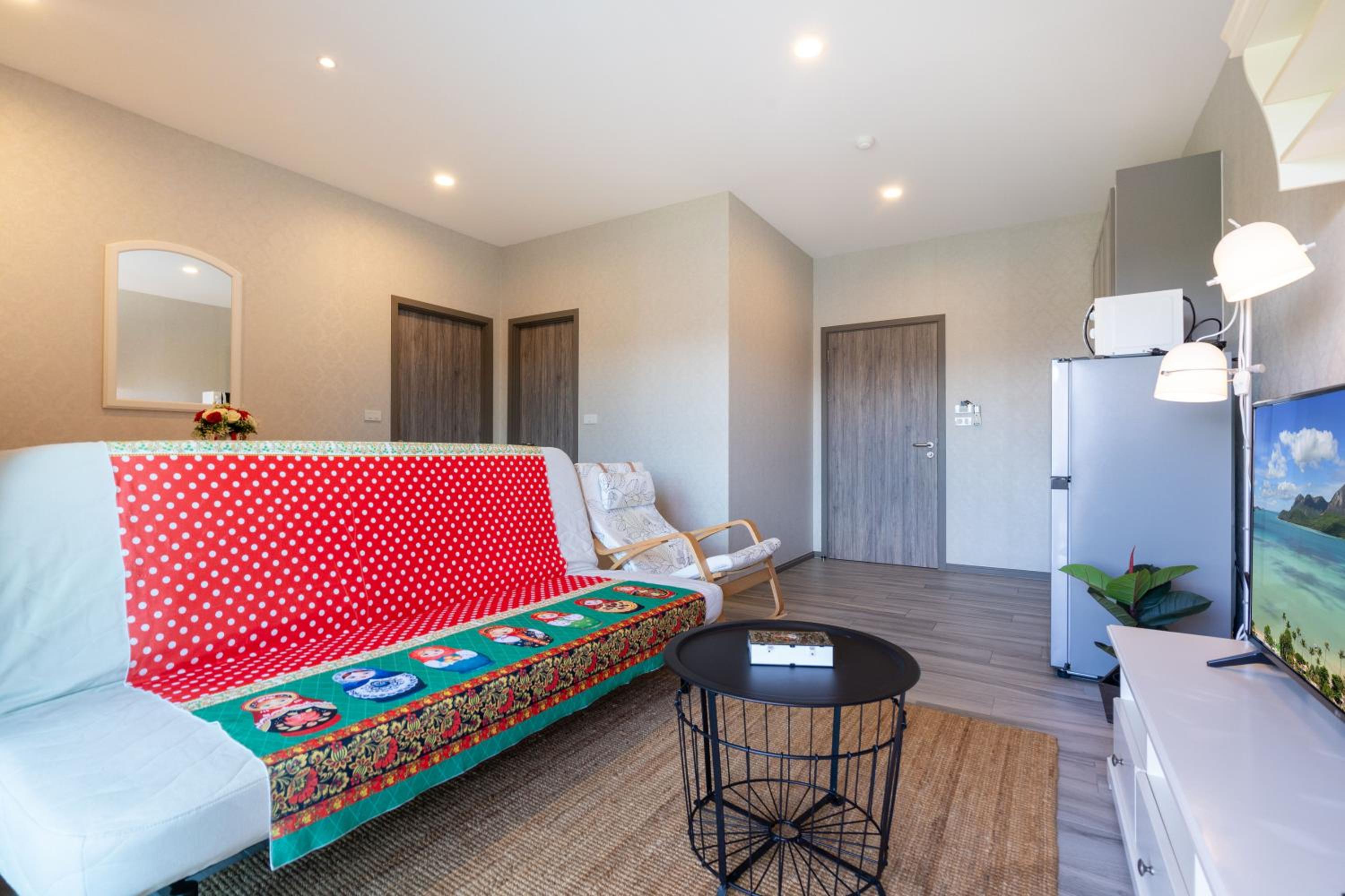 Deluxe One-Bedroom Apartment