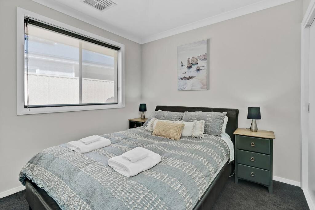 Three-Bedroom House photo 2