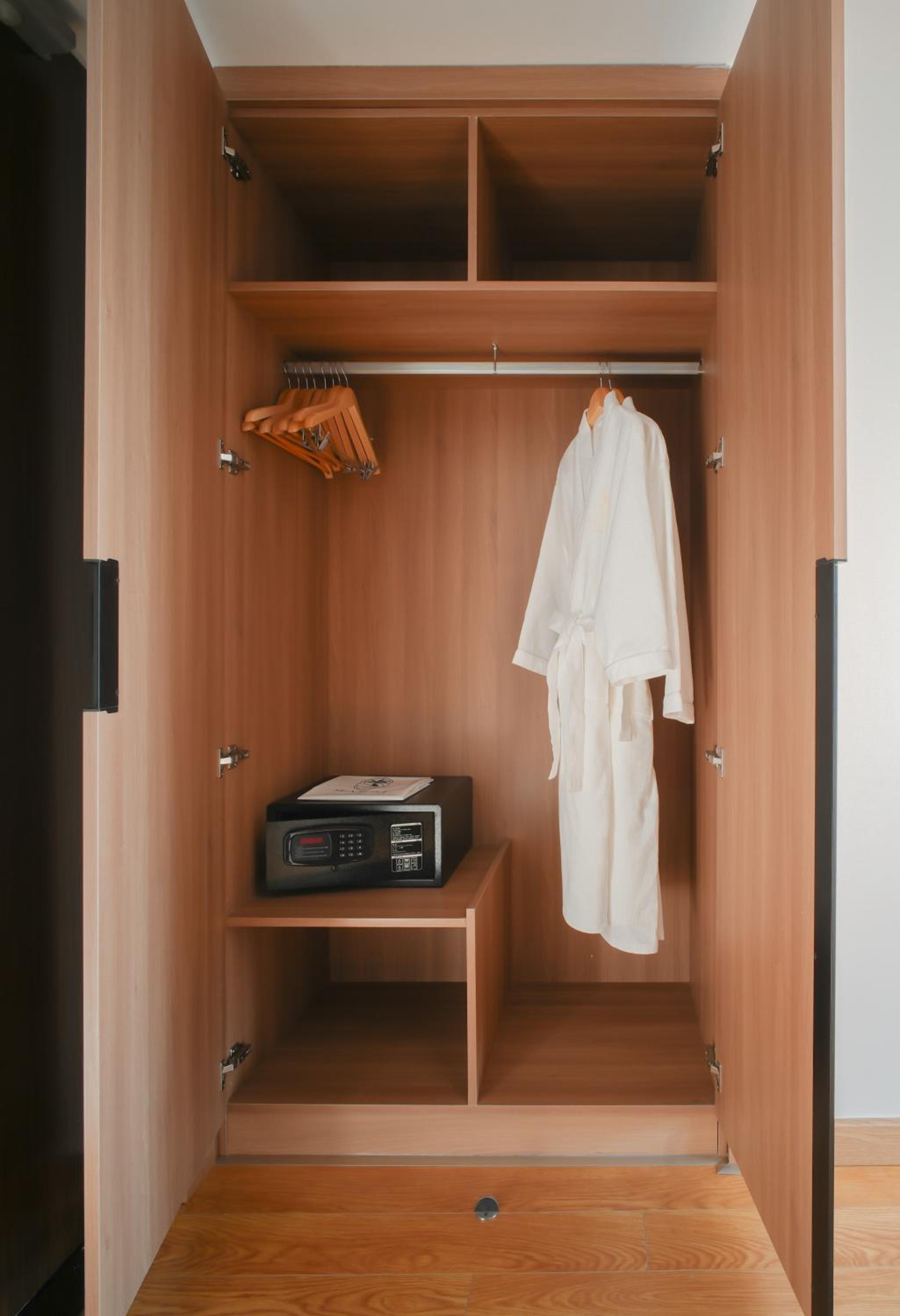 Deluxe Twin Room - Photo 5