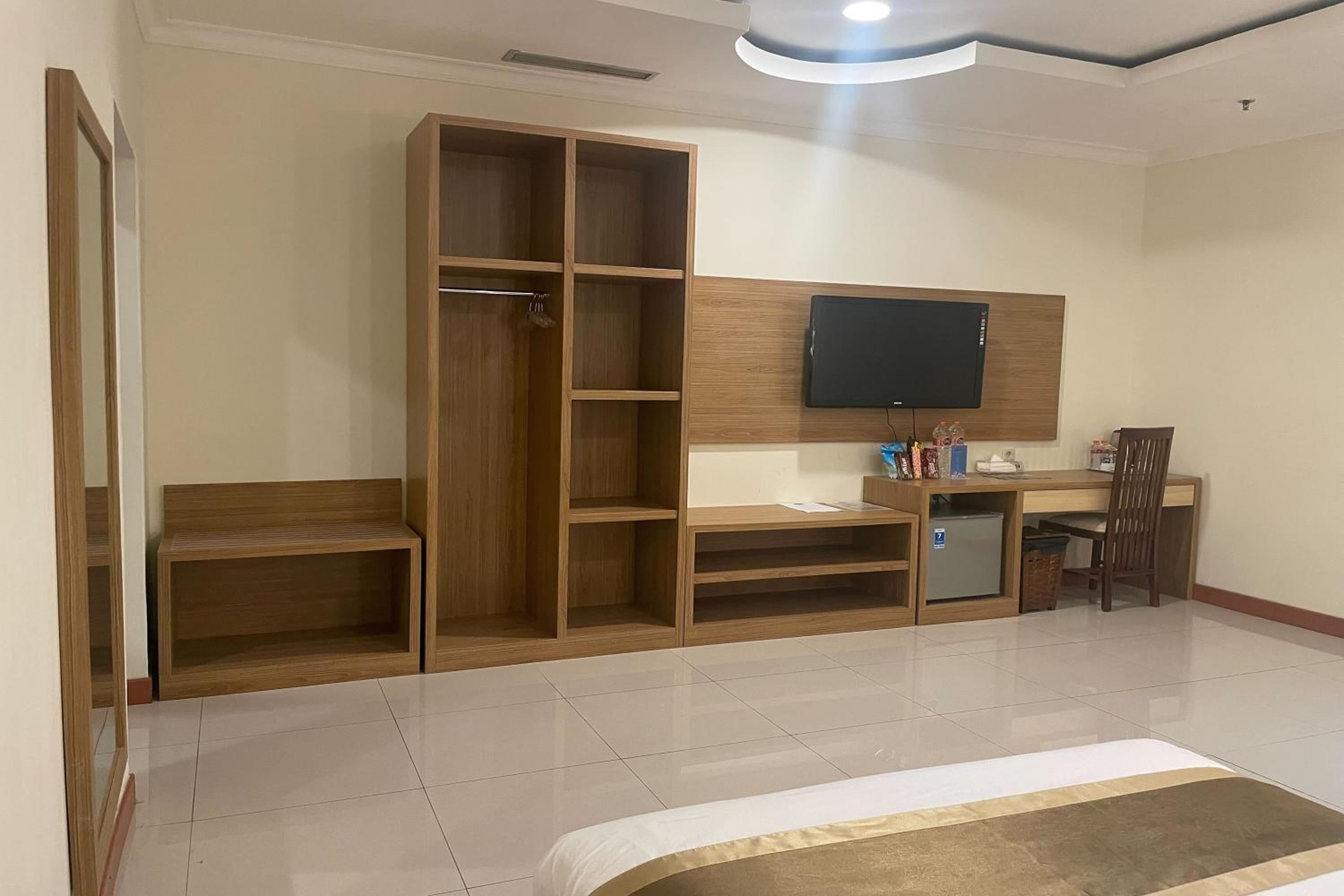 Family Room - Photo 4