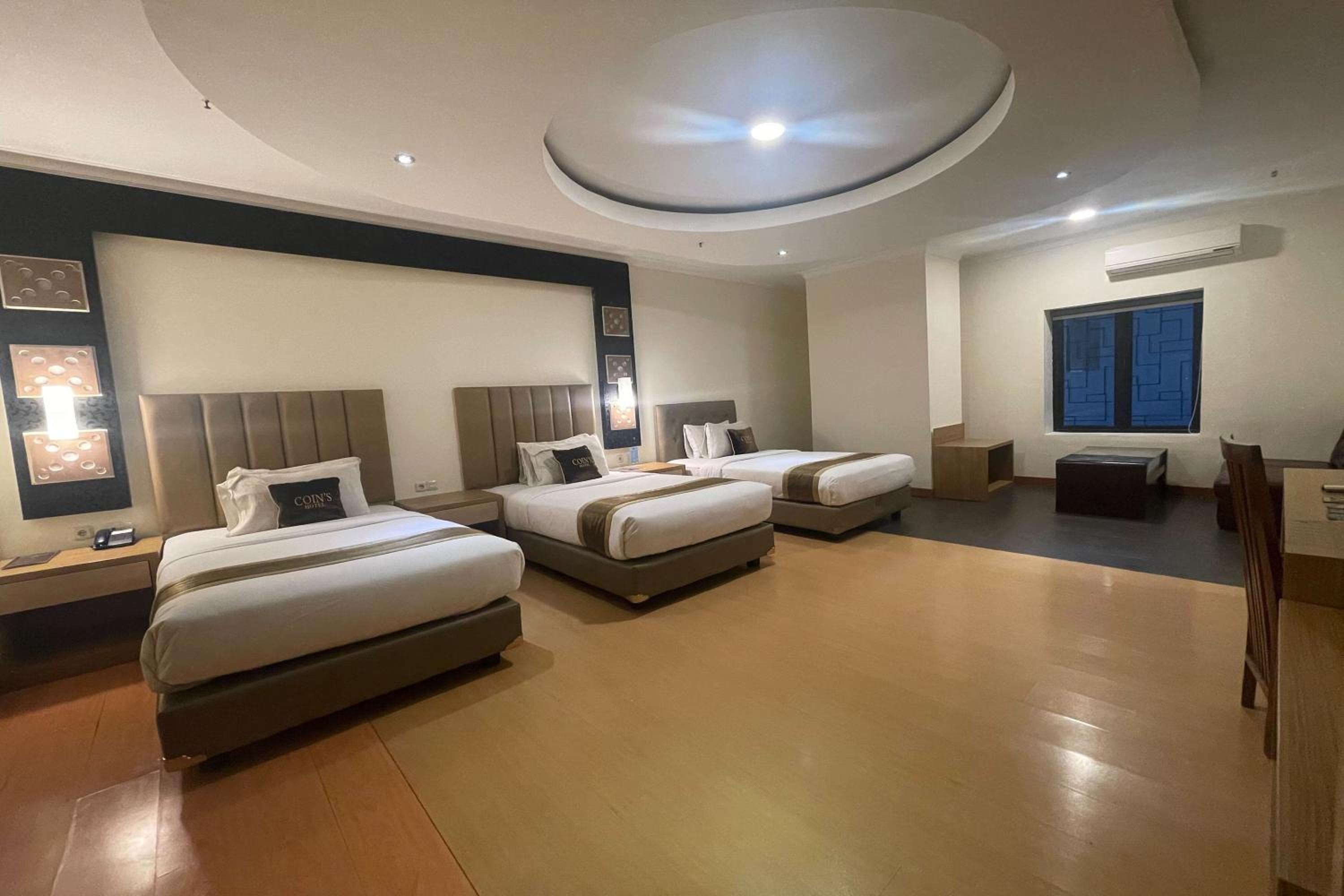 Family Room - Photo 3