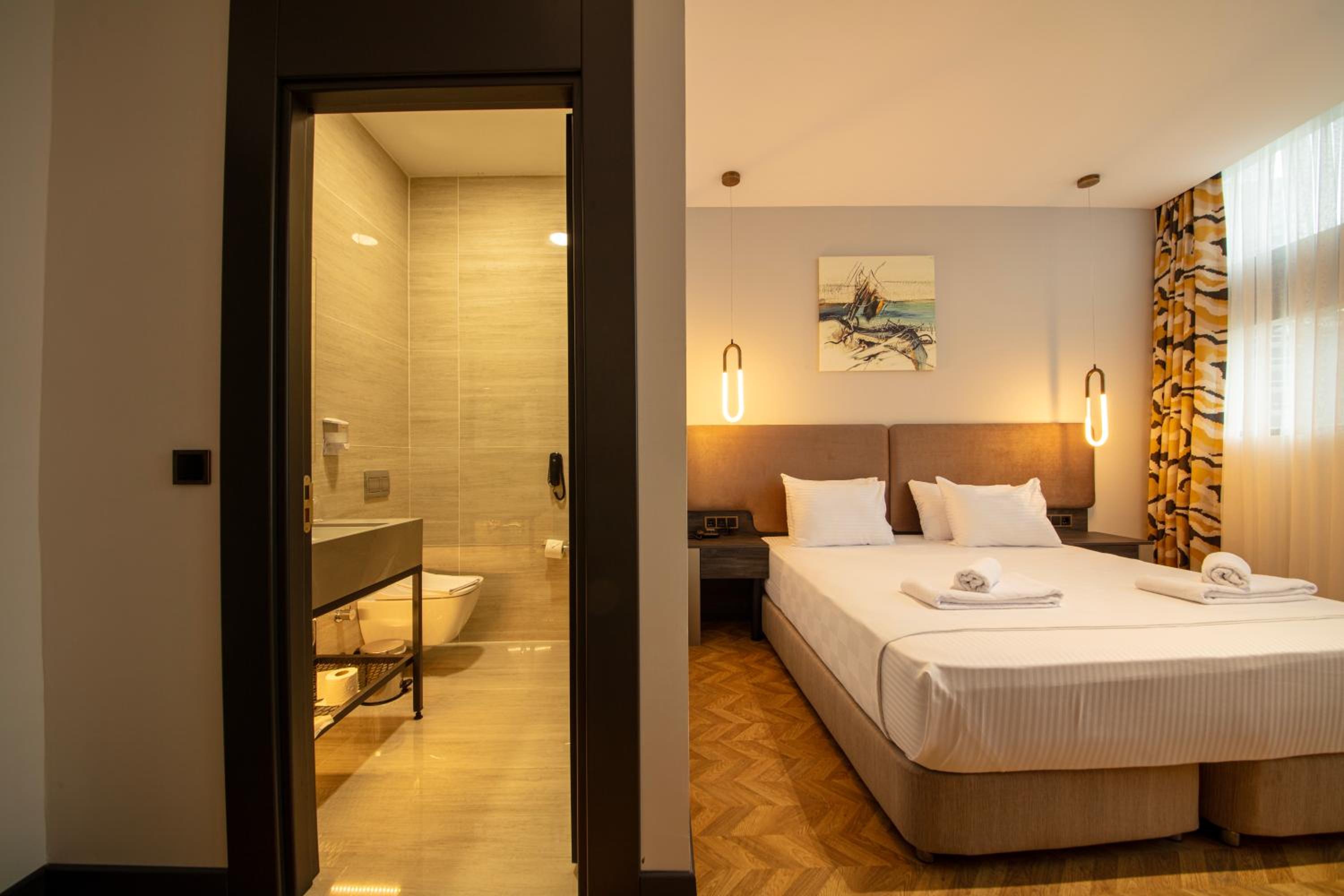 Two-Bedroom Suite - Photo 4