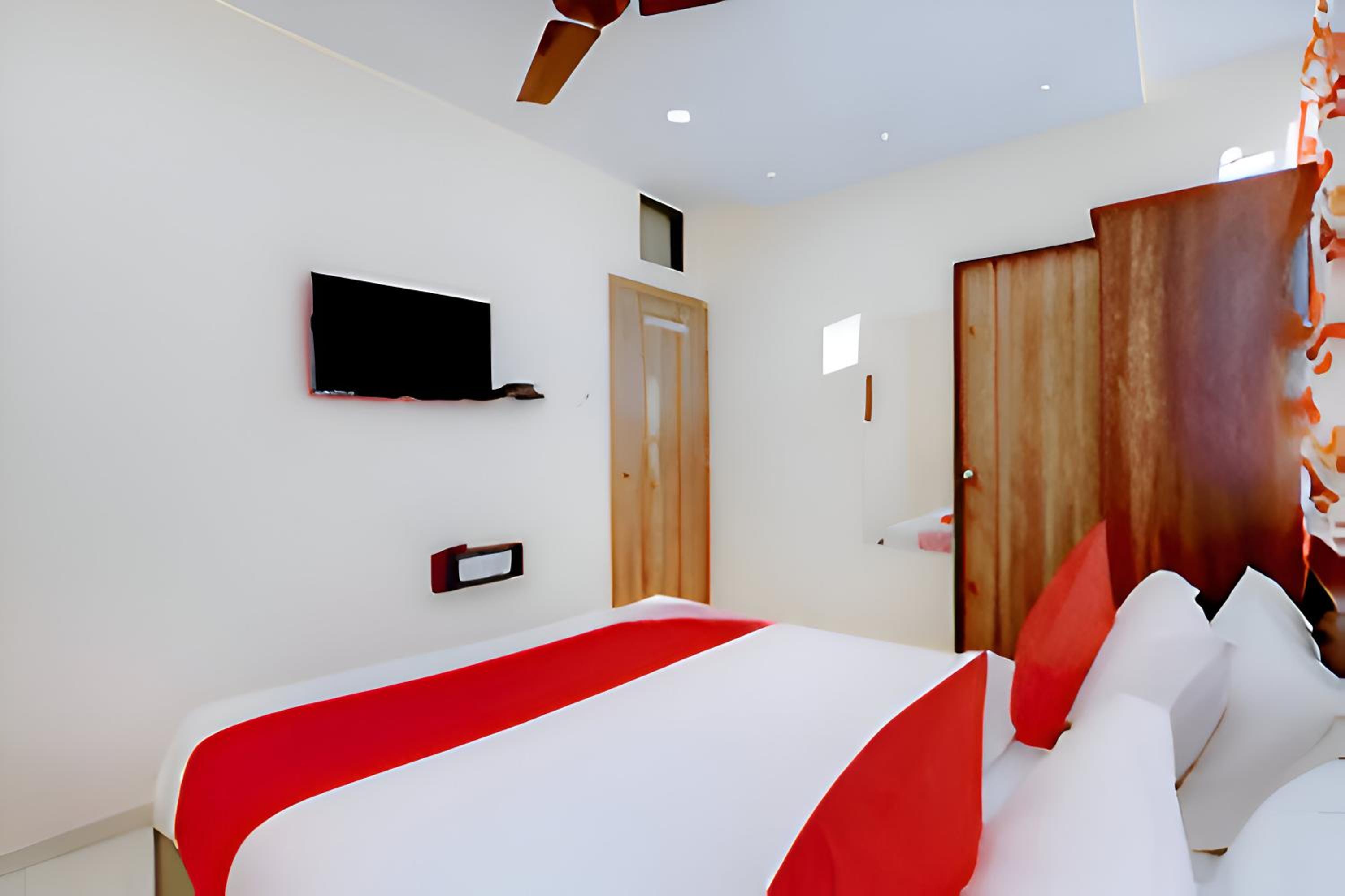 Deluxe Room - Photo 15