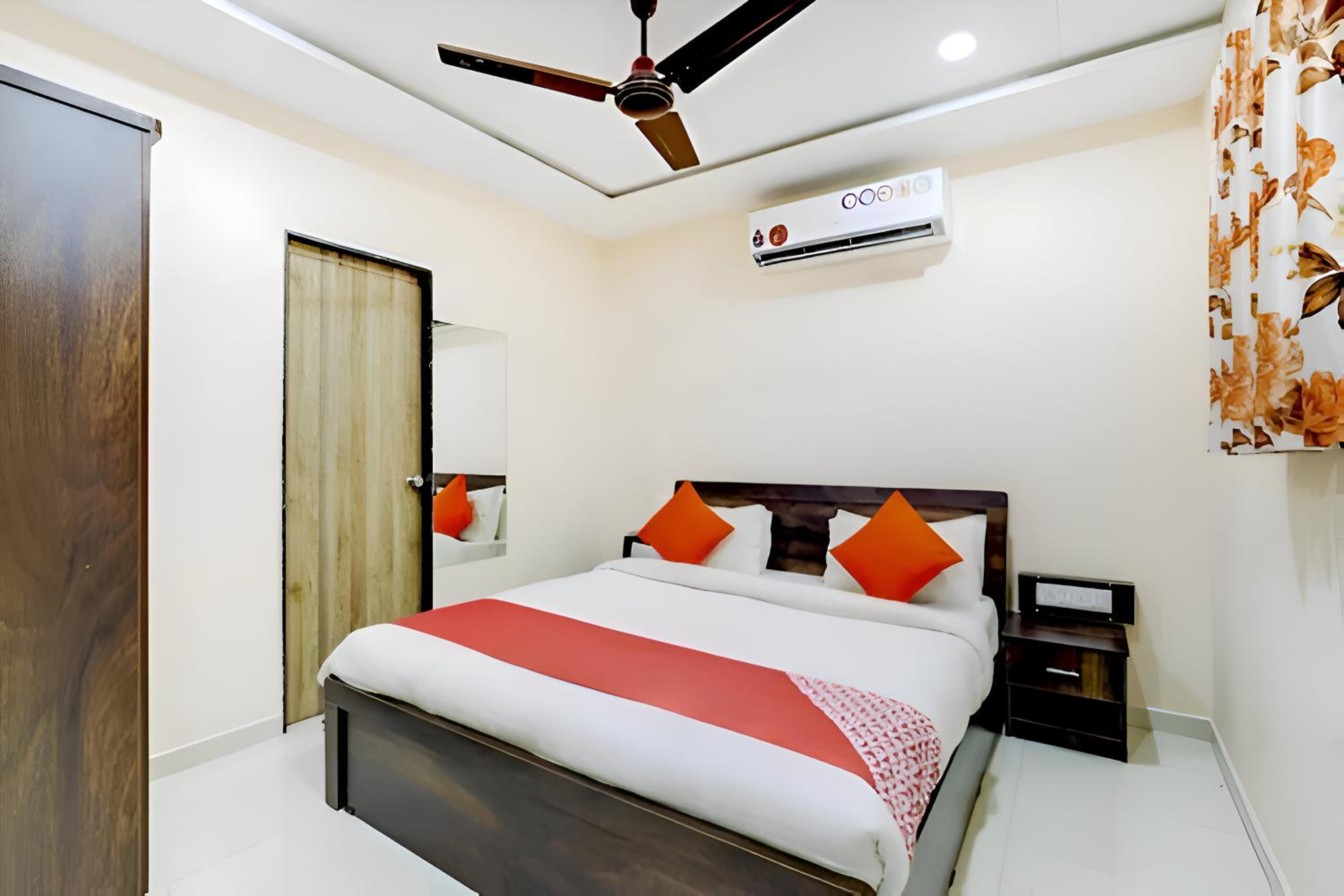 Deluxe Room - Photo 6