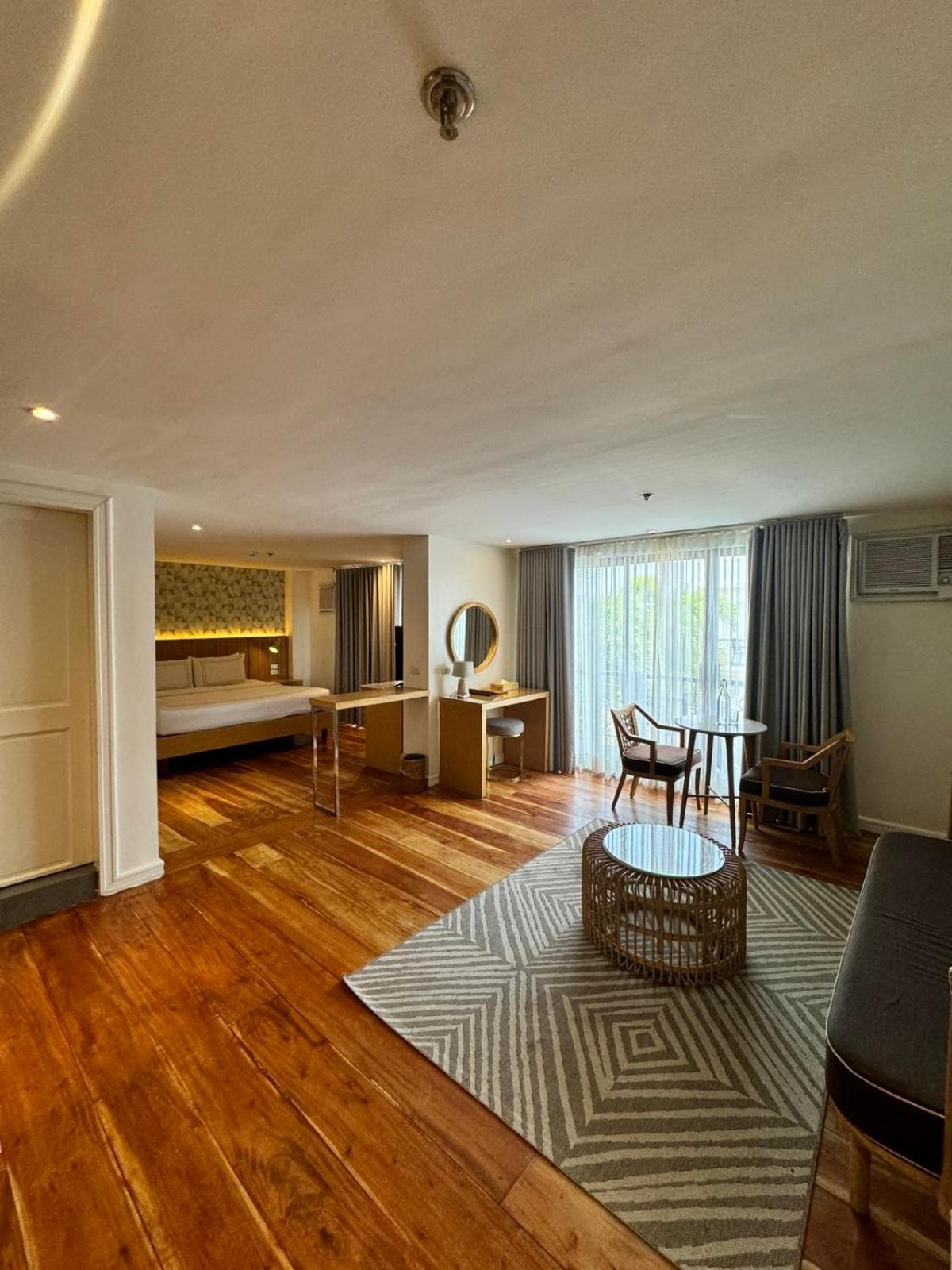 Executive Suite photo 2