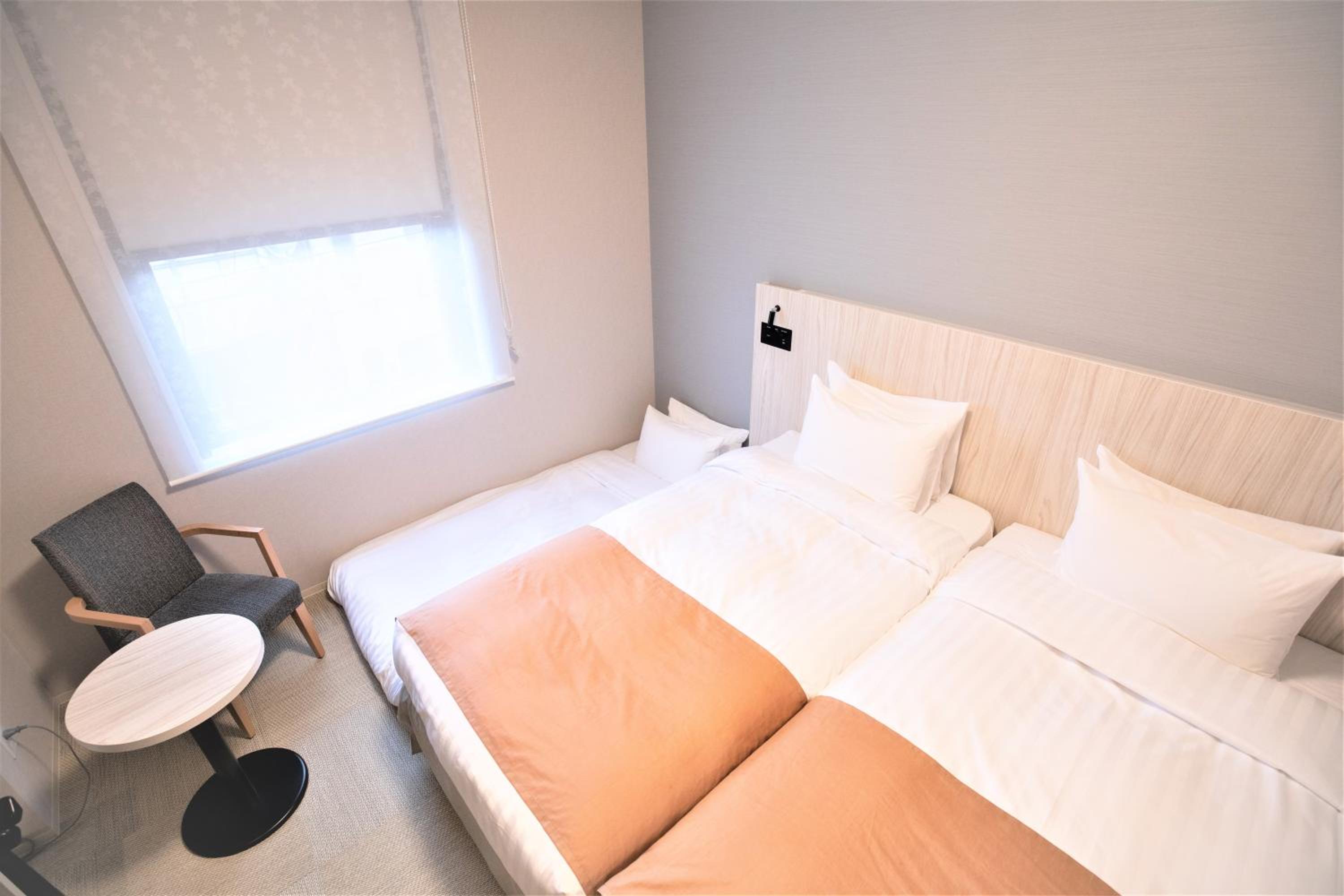 Adjoining 2 Family Twin Room