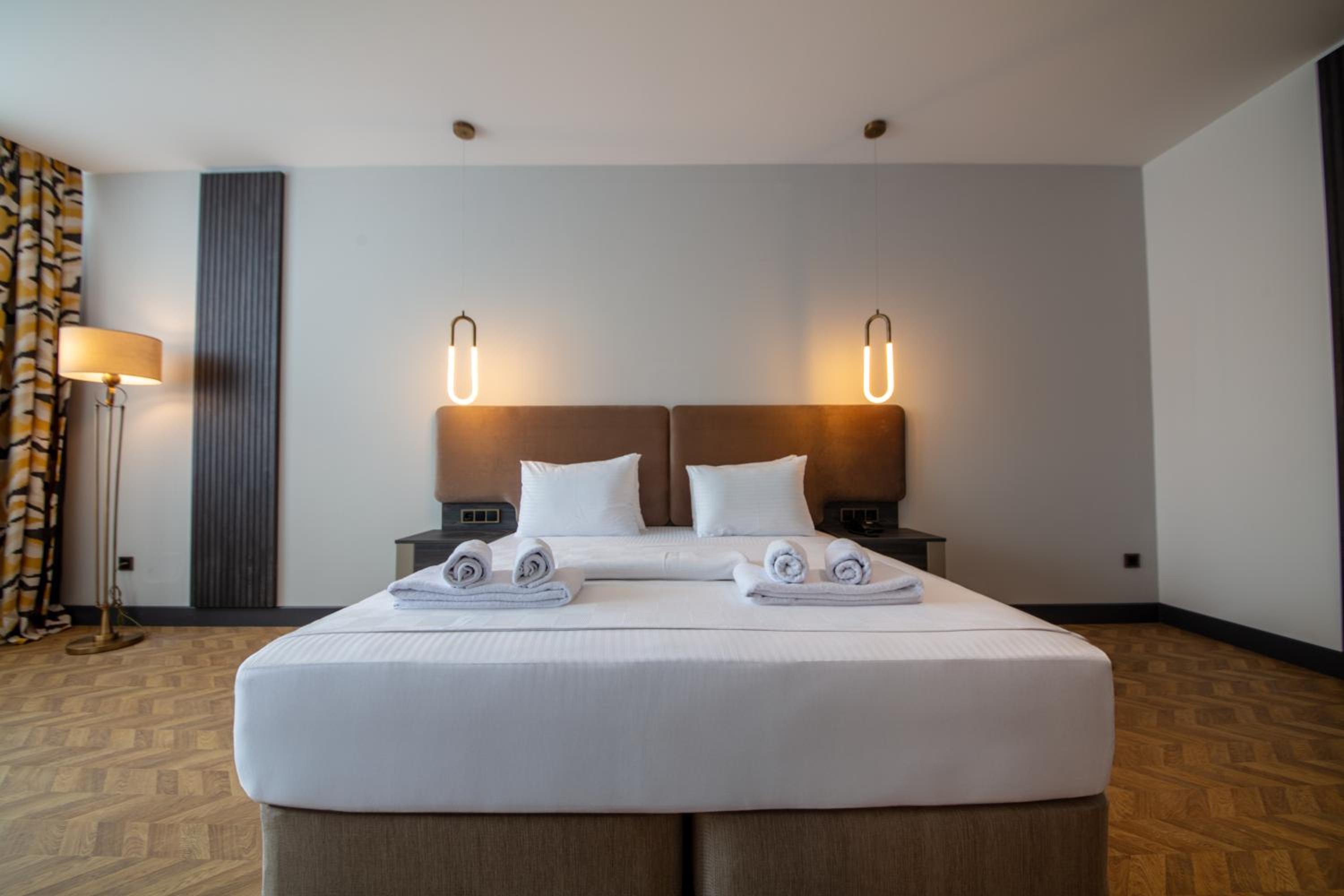 Deluxe Room - Photo 8
