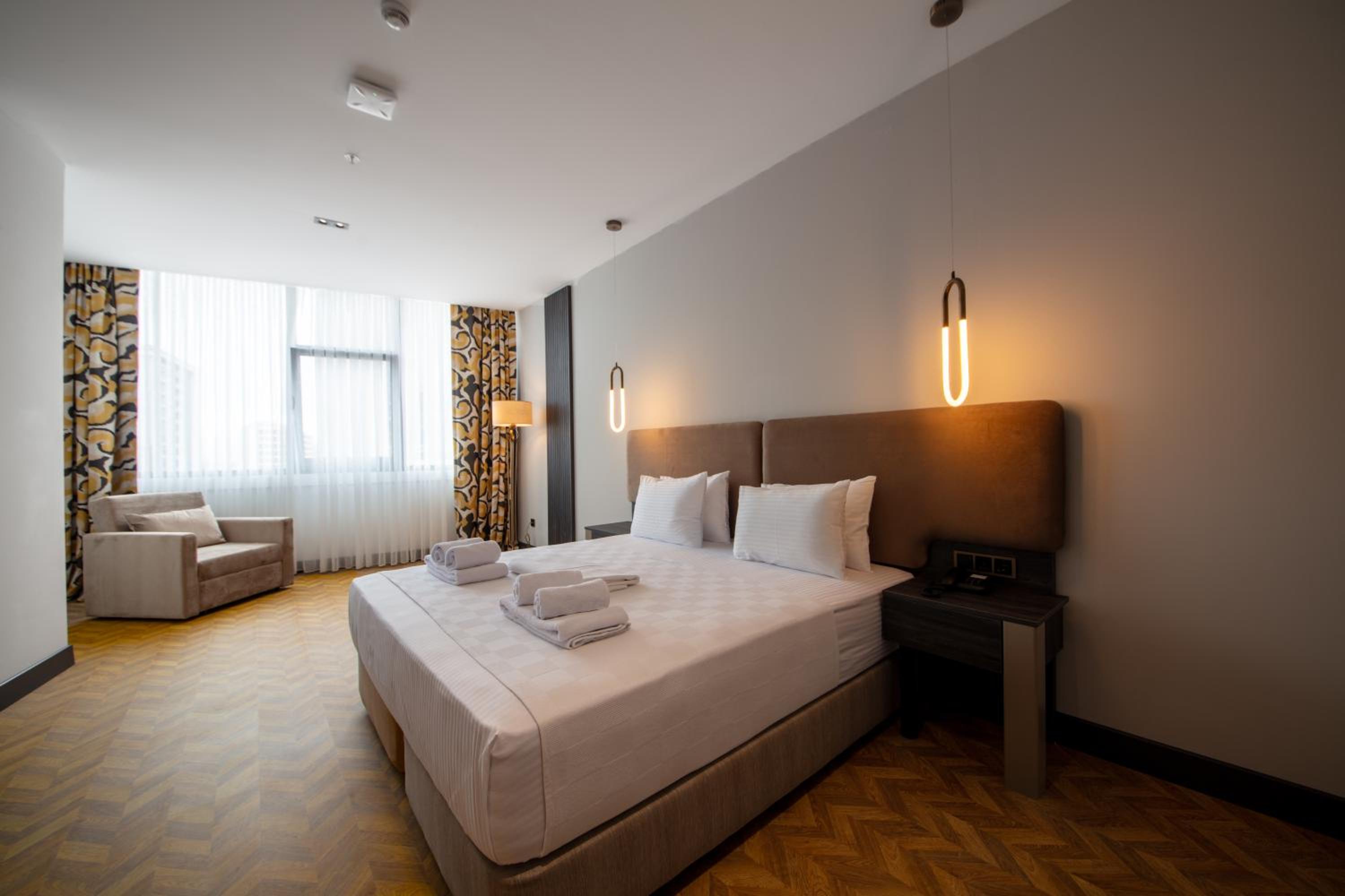 Deluxe Room - Photo 9