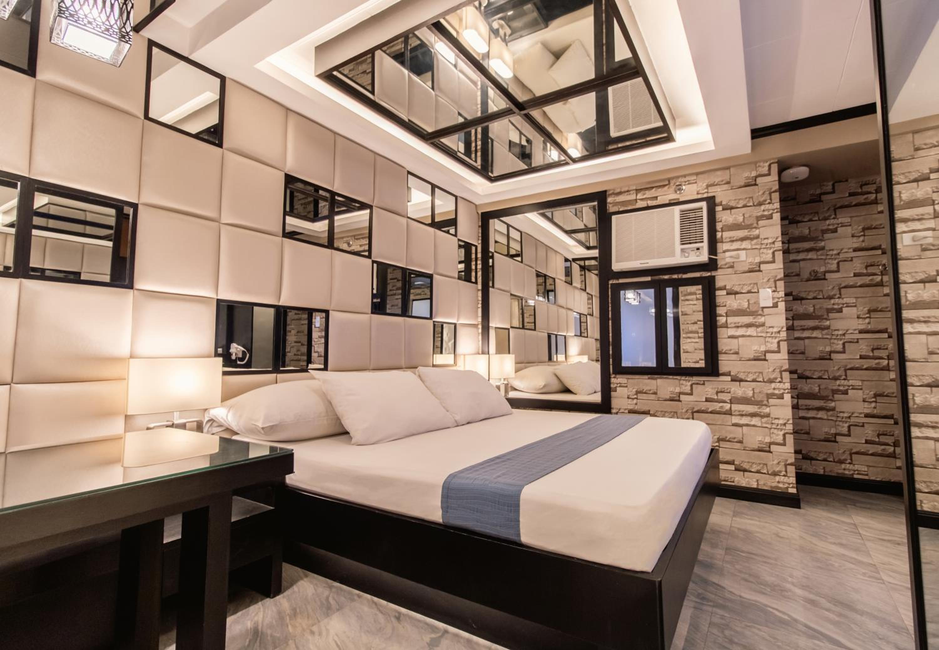 Suite - Photo 5