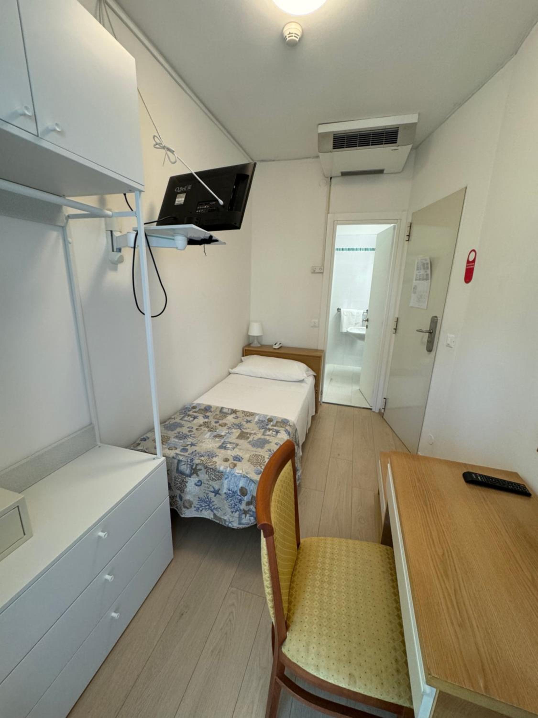 Single Room photo 2