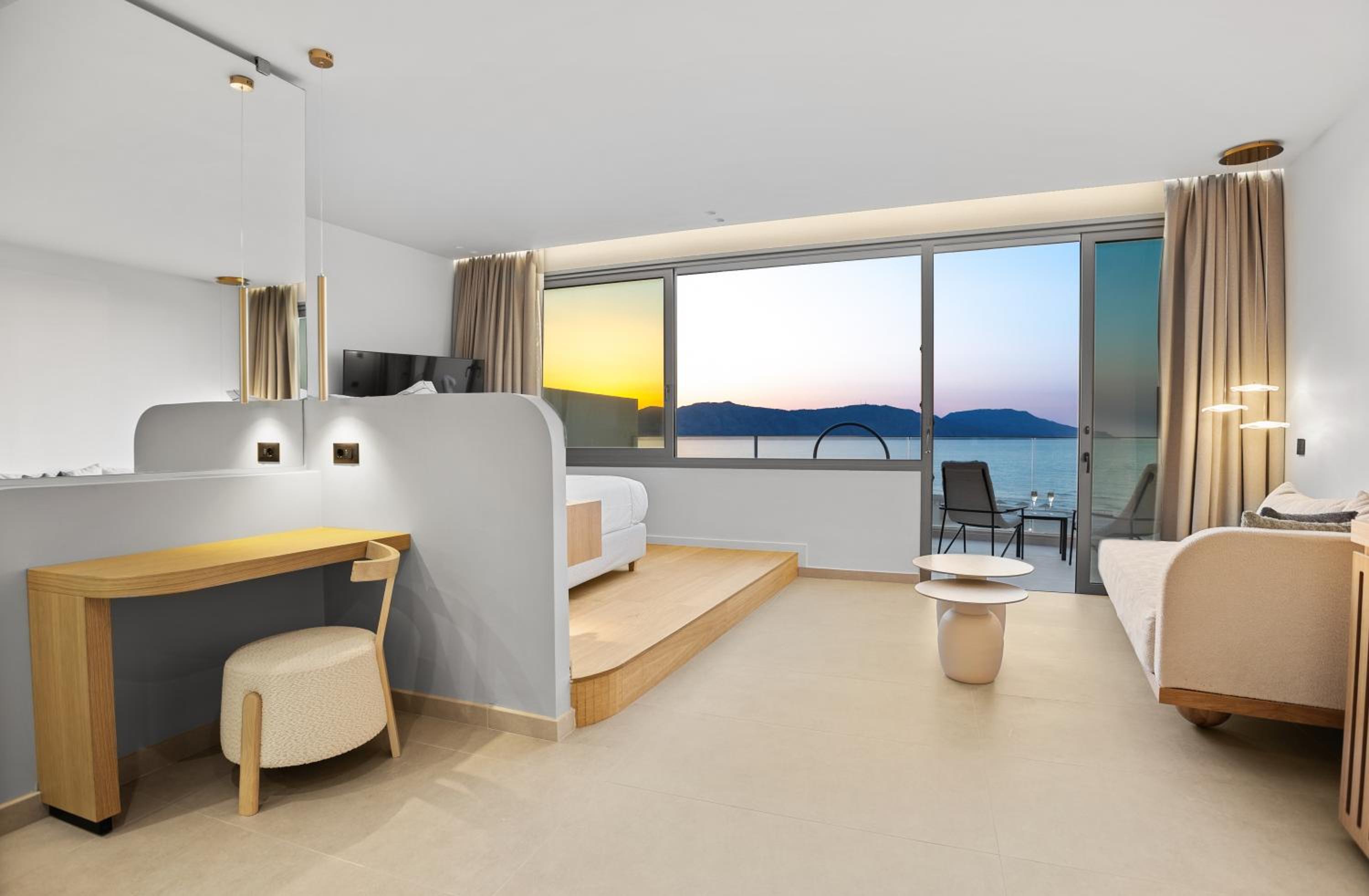 Sky Junior Suite Swim Up Sea View (SKYPP)