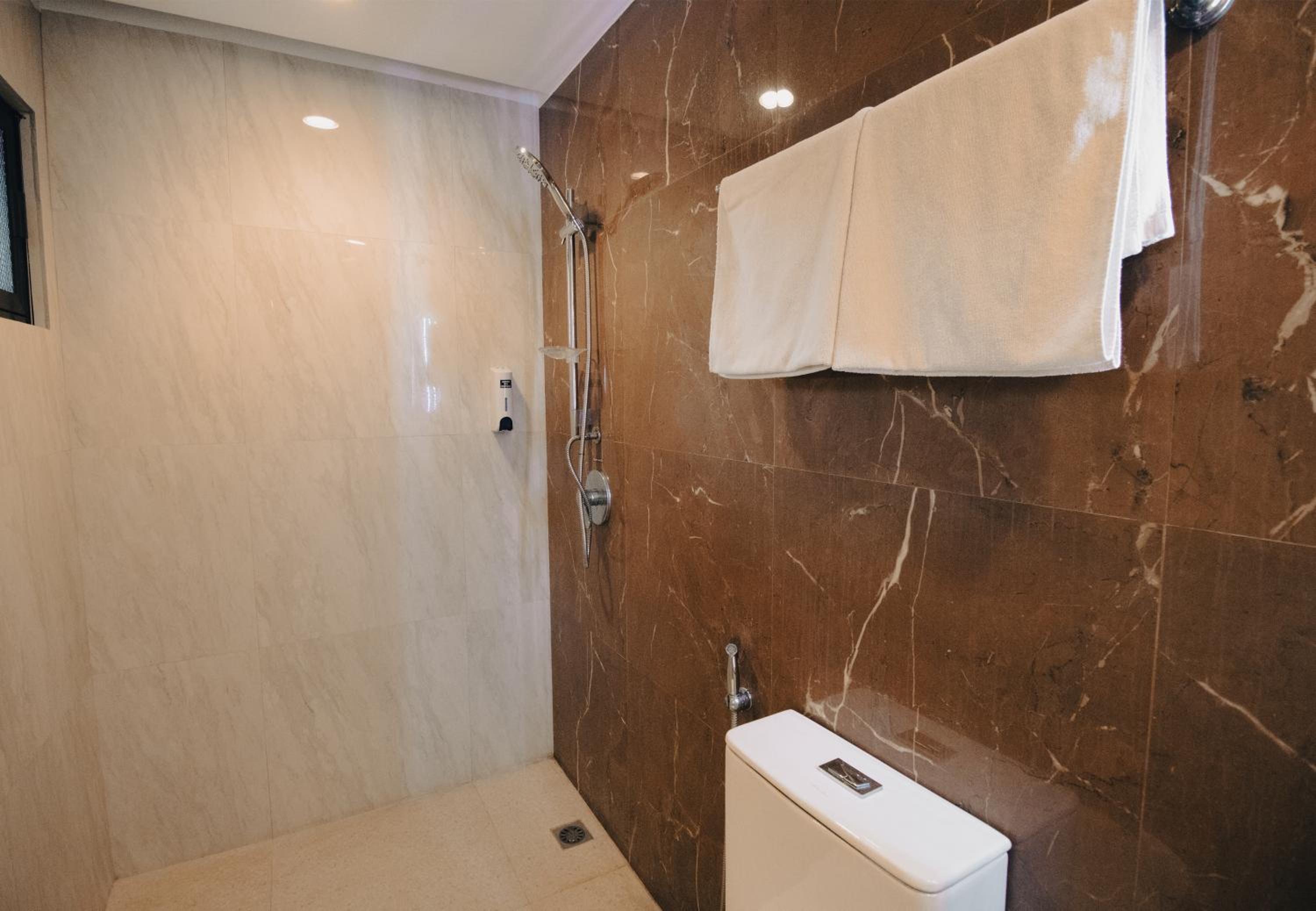 Standard Room (No Garage) - Photo 9