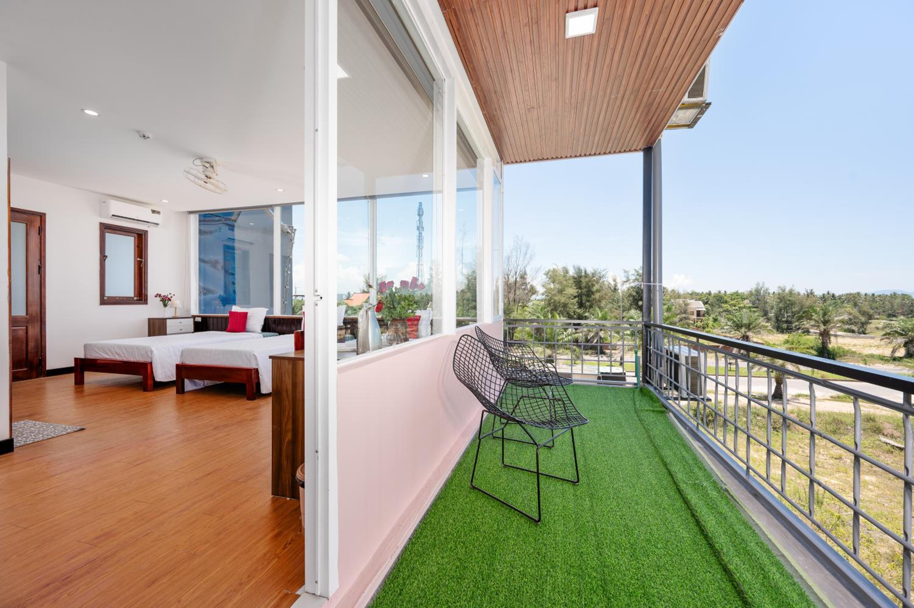Standard Family Room - Photo 6