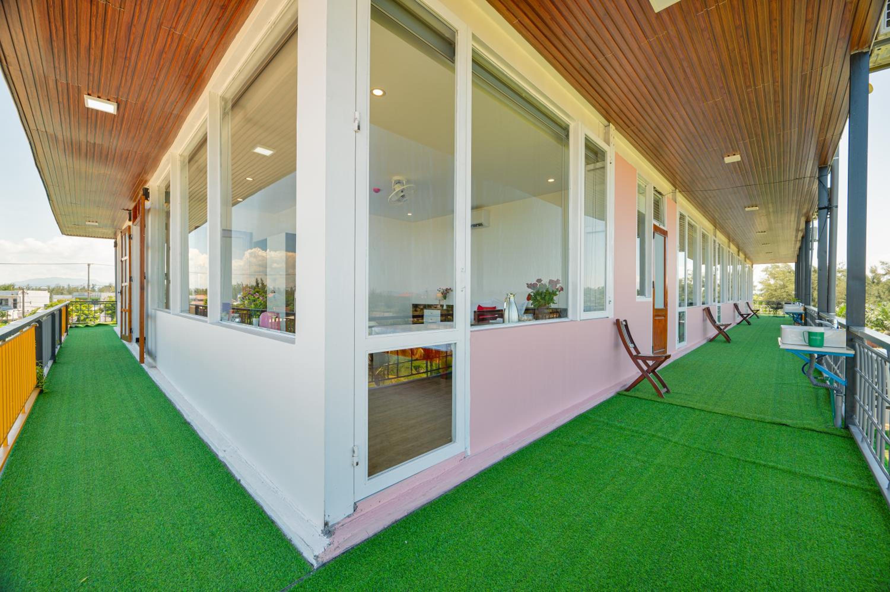 Standard Family Room - Photo 9