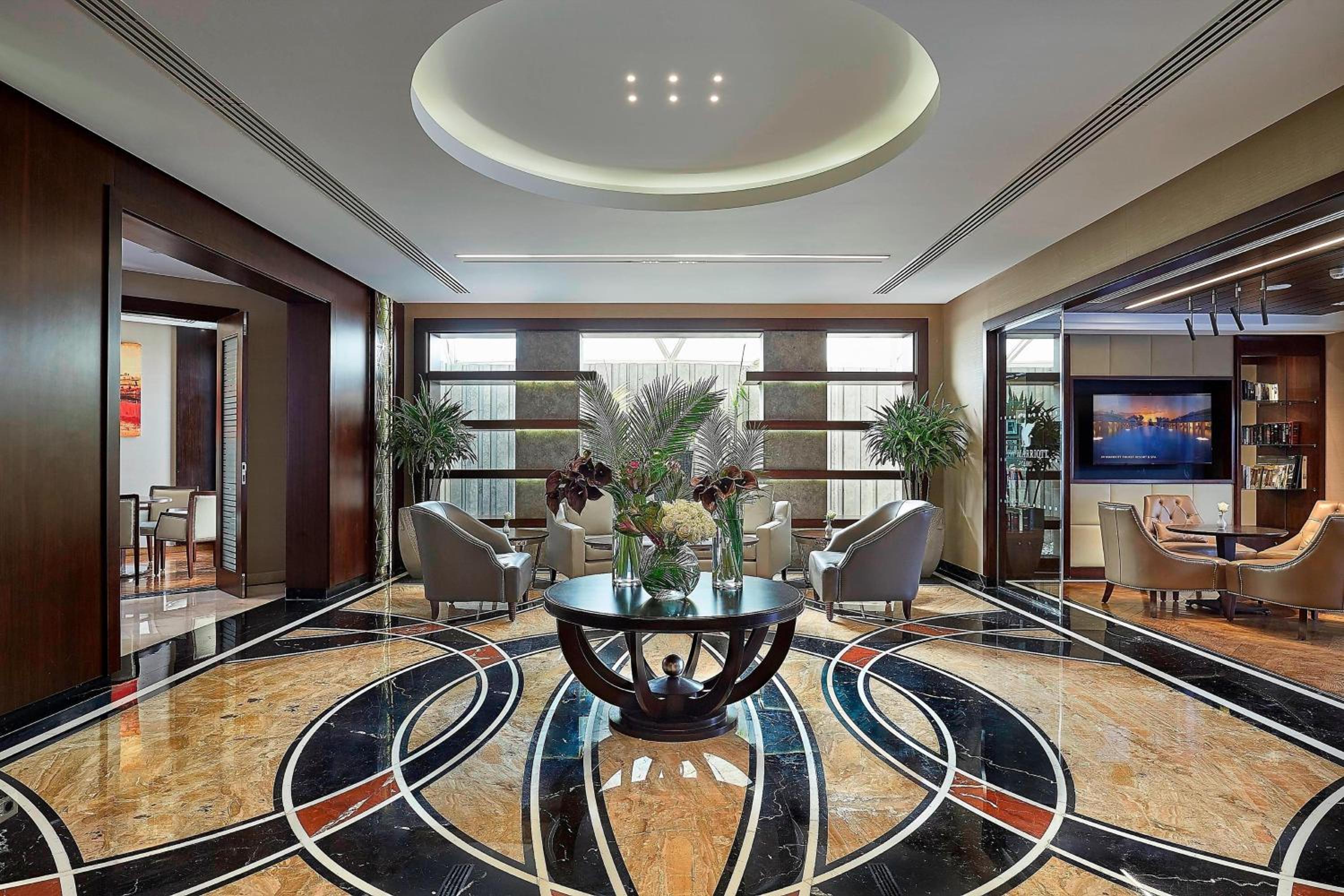 Junior Suite, Executive Lounge Access, 1 King bed thumbnail 6