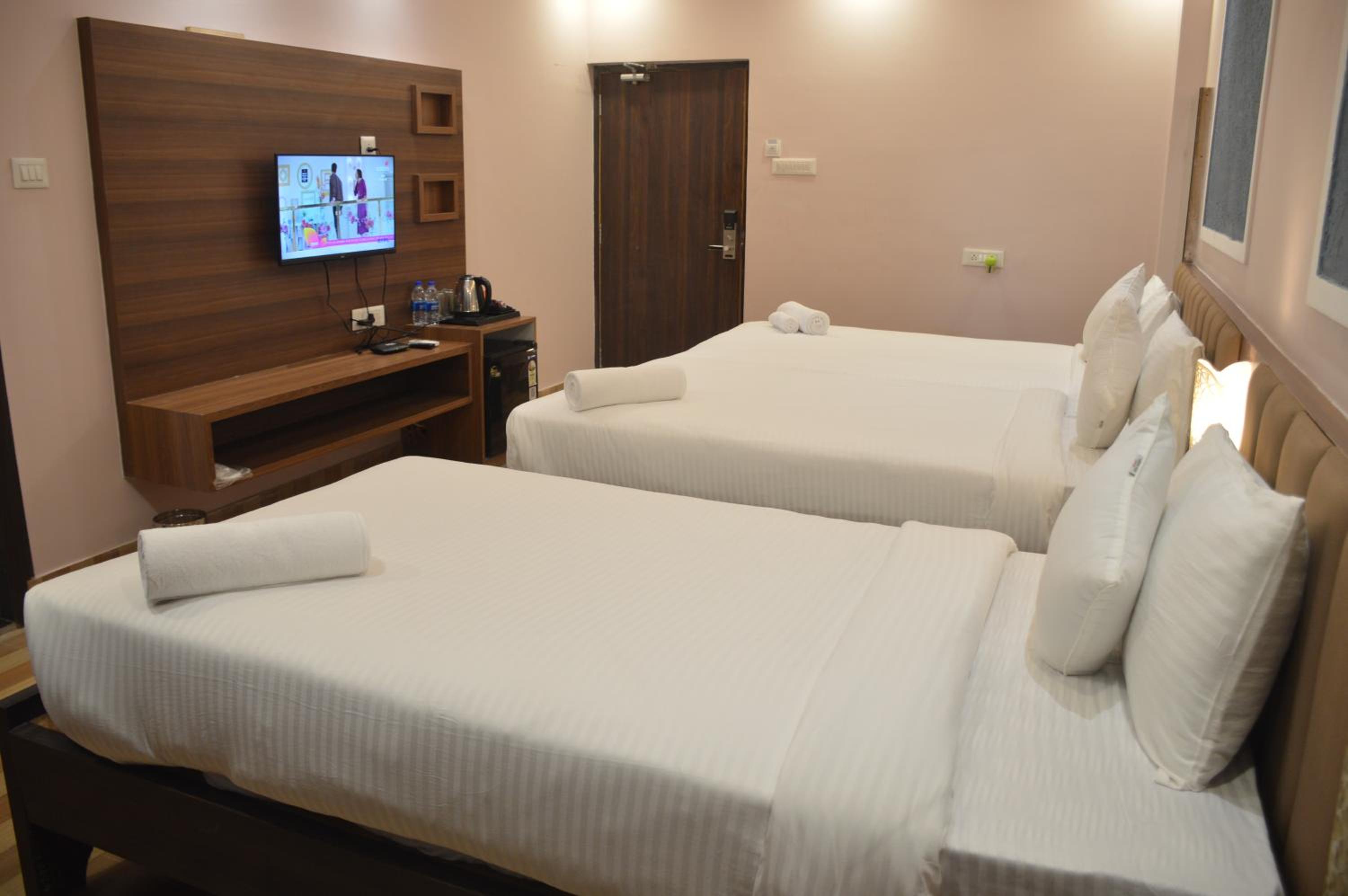 Superior Triple Room photo 3
