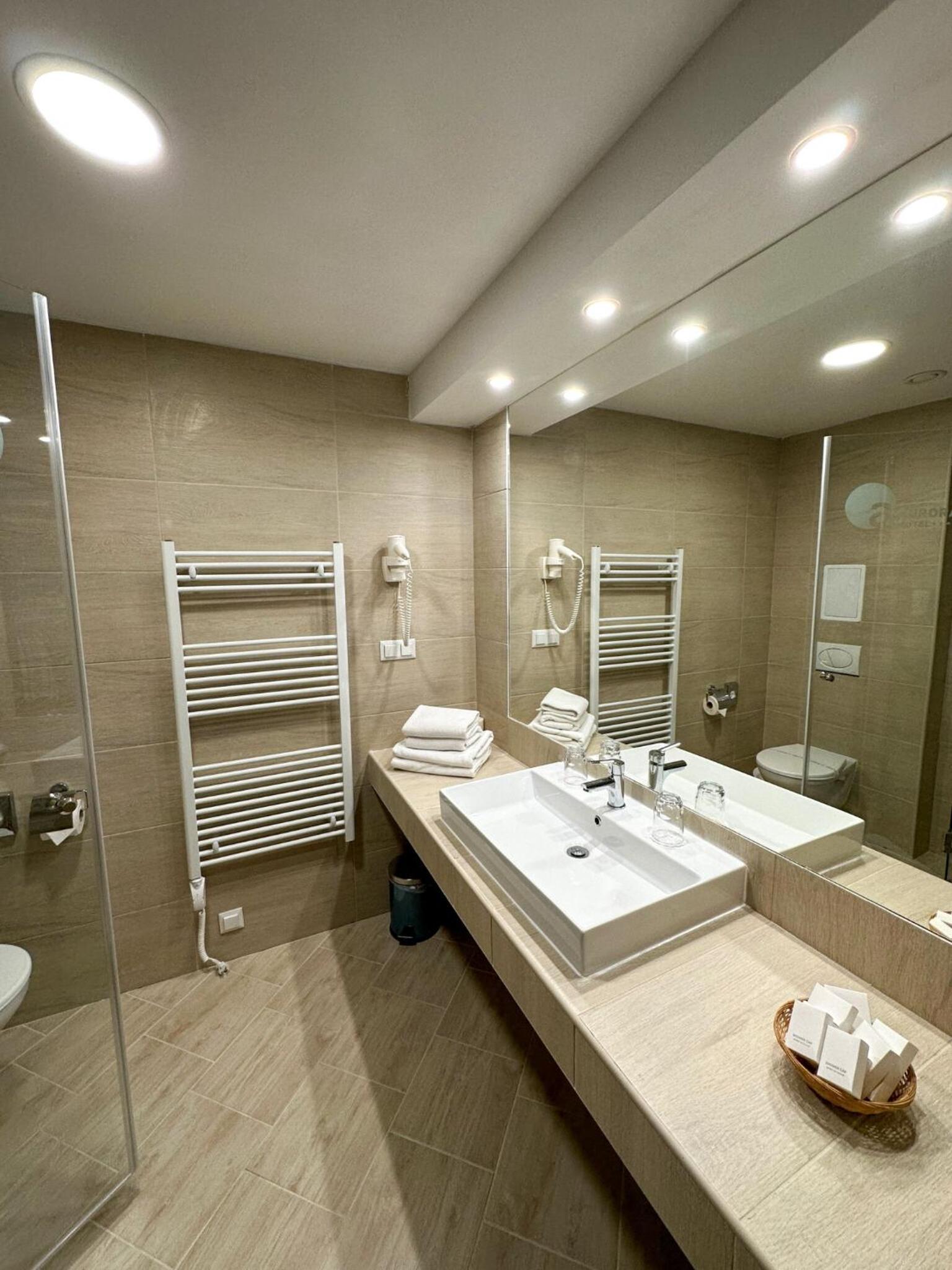 Standard Twin Room - Photo 5