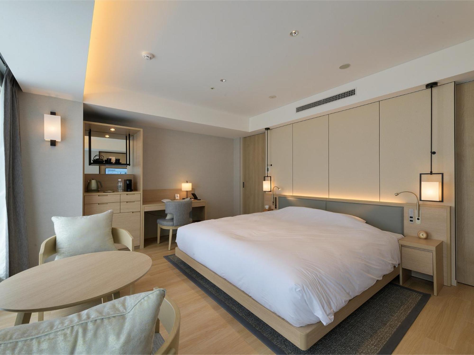 Deluxe King – Zen King Room photo 1