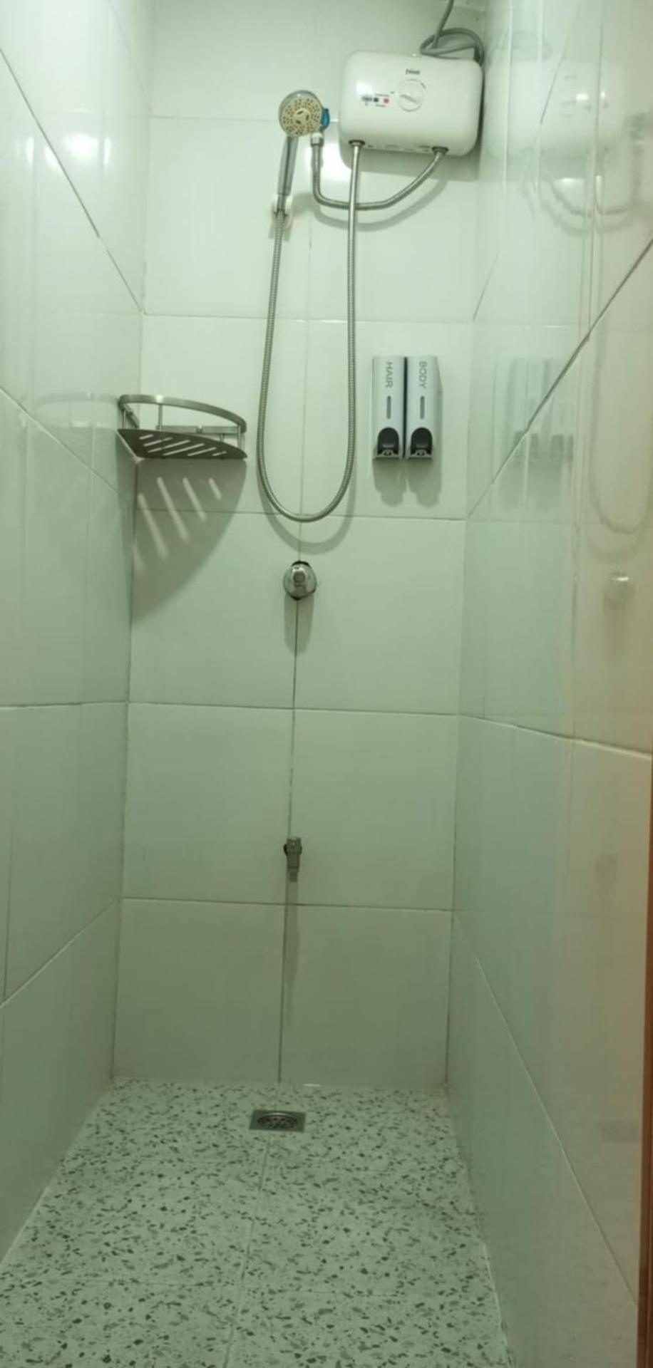 Double or Twin Room with Private Bathroom - Photo 4