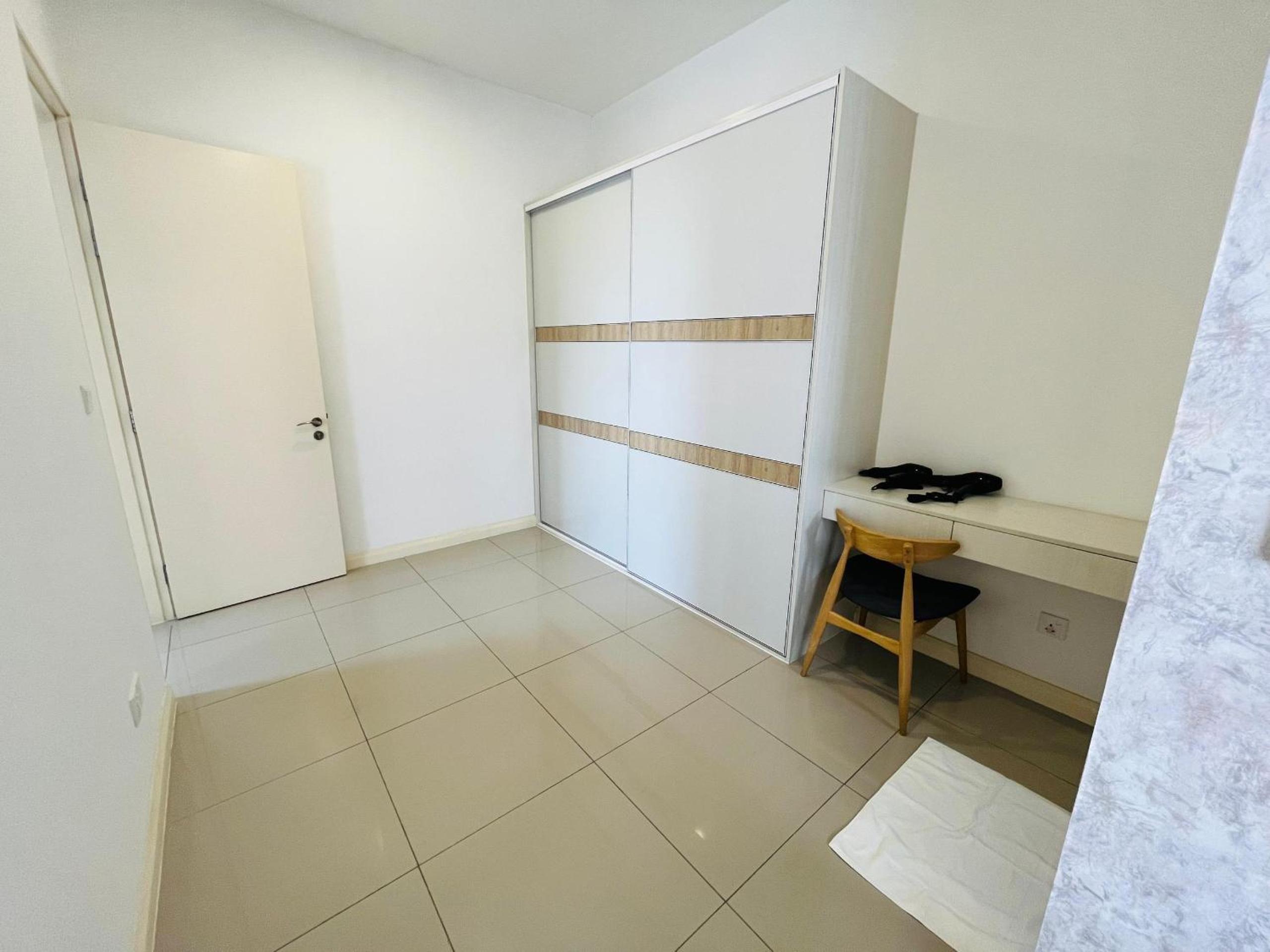 Three-Bedroom Apartment - High Floor photo 3