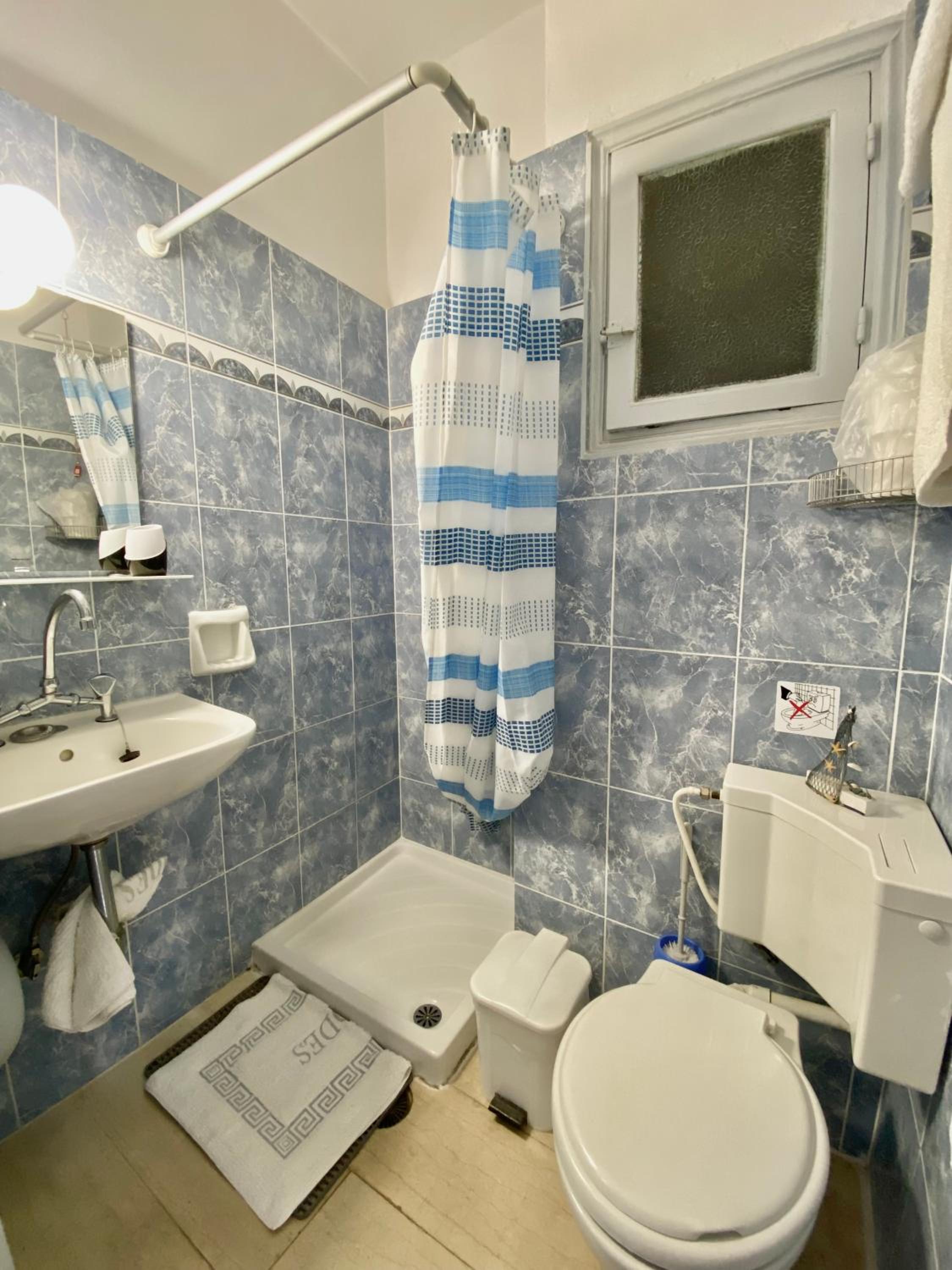 Standard King Room photo 3