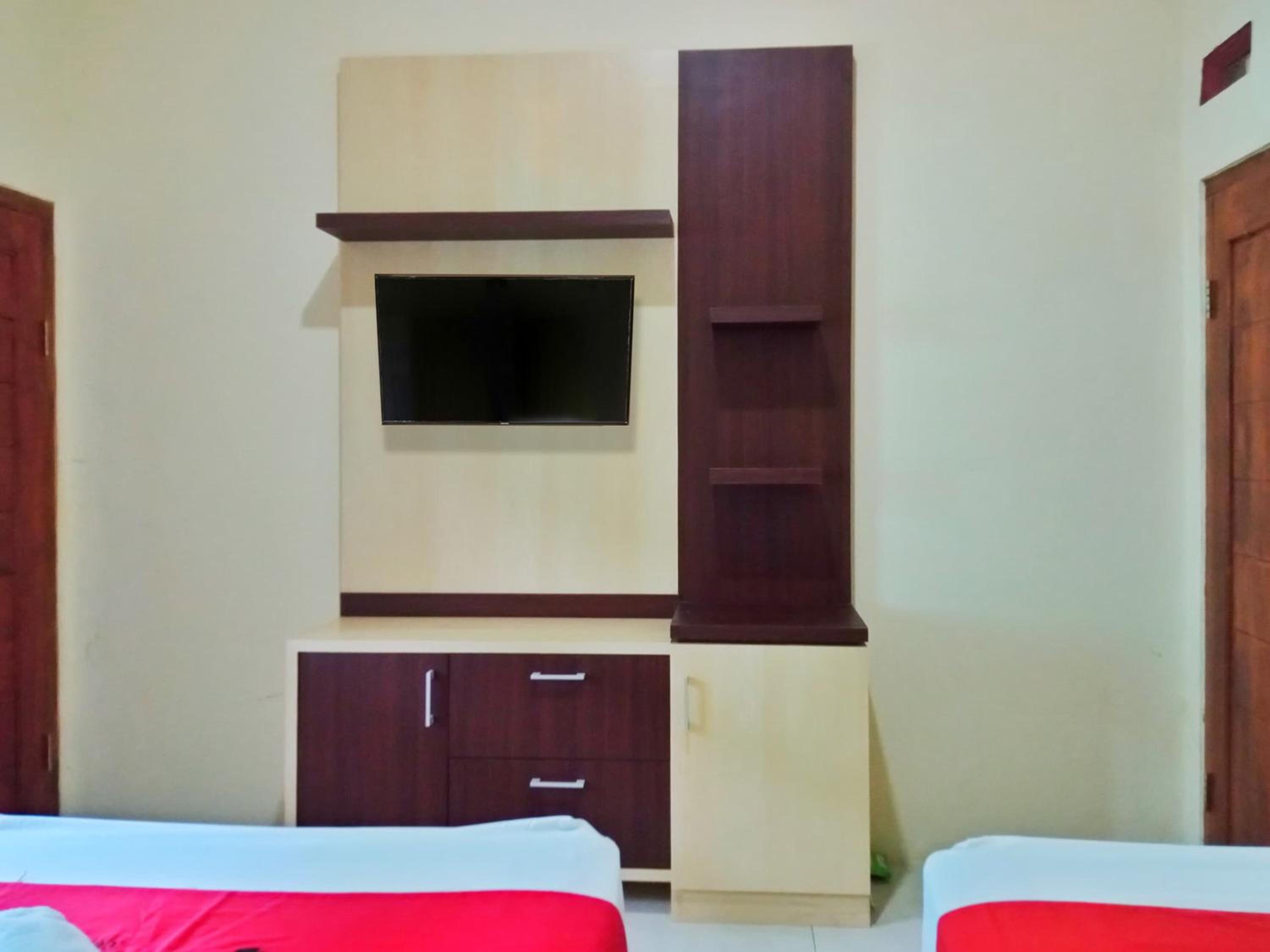 Standard Twin Room - Photo 3